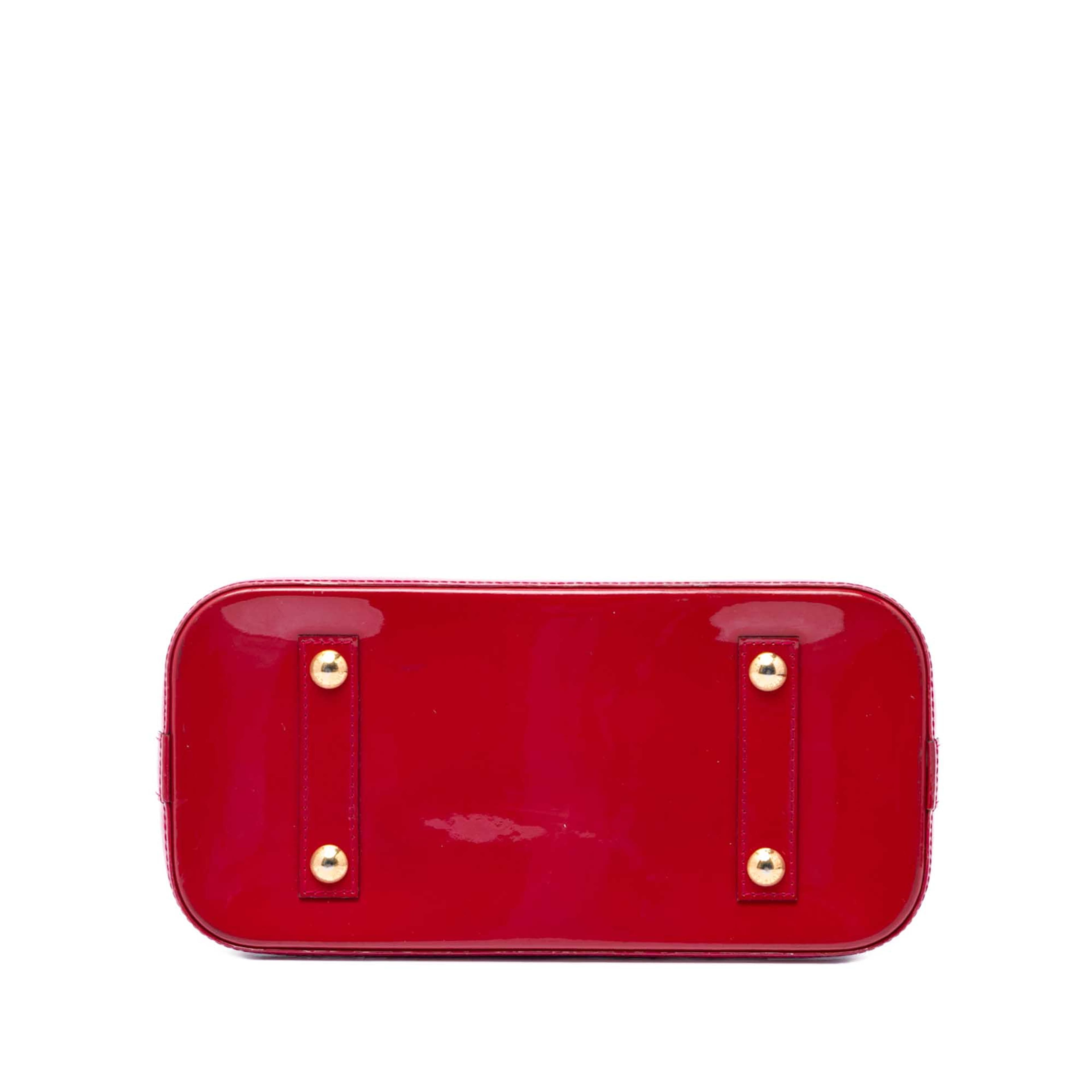Louis Vuitton Monogram Vernis Alma Pm, från Luxclusif, i färgen röd. Klicka för att öppna bilden i stort format