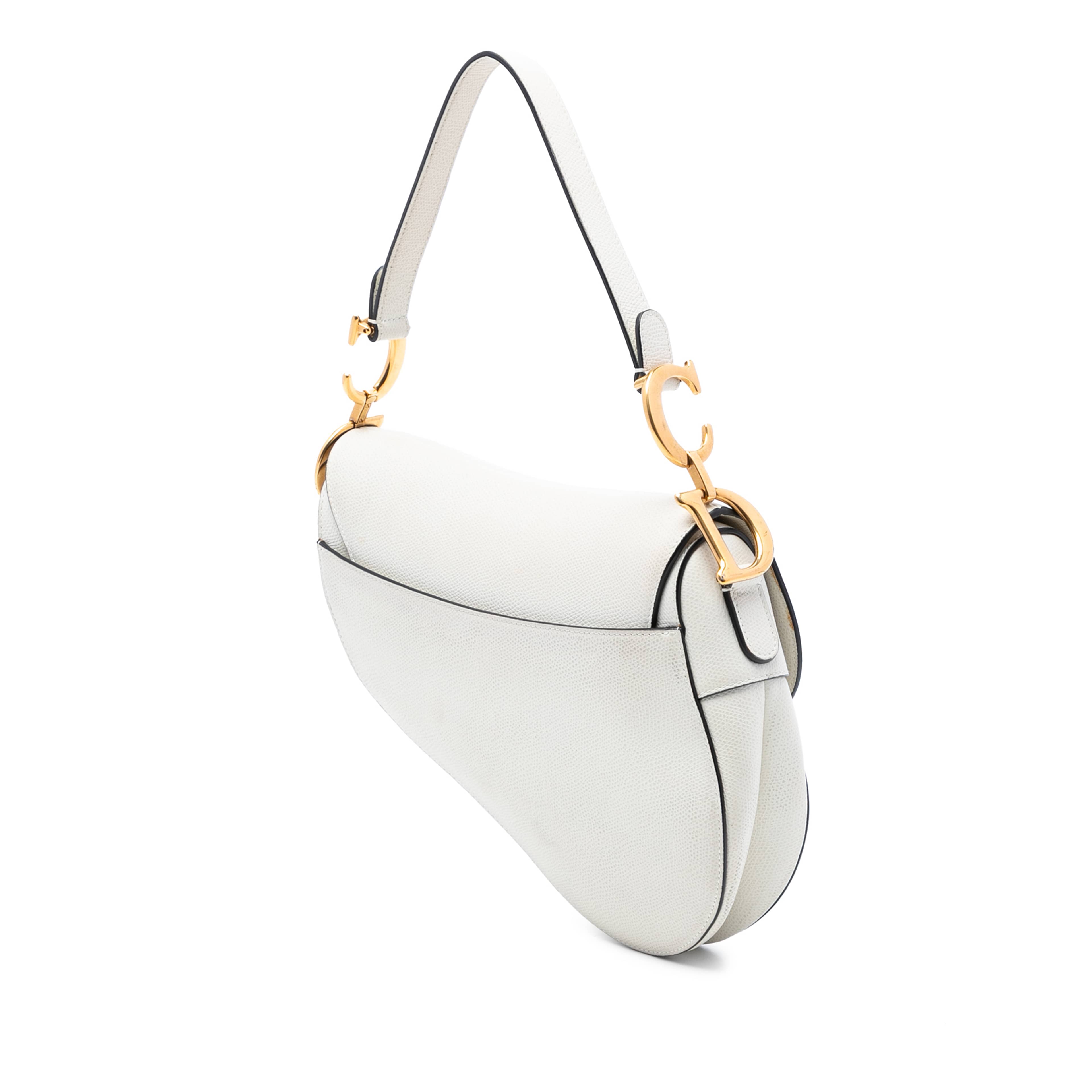 Dior Grained Calfskin Saddle Bag, från Luxclusif, i färgen white. Klicka för att öppna bilden i stort format