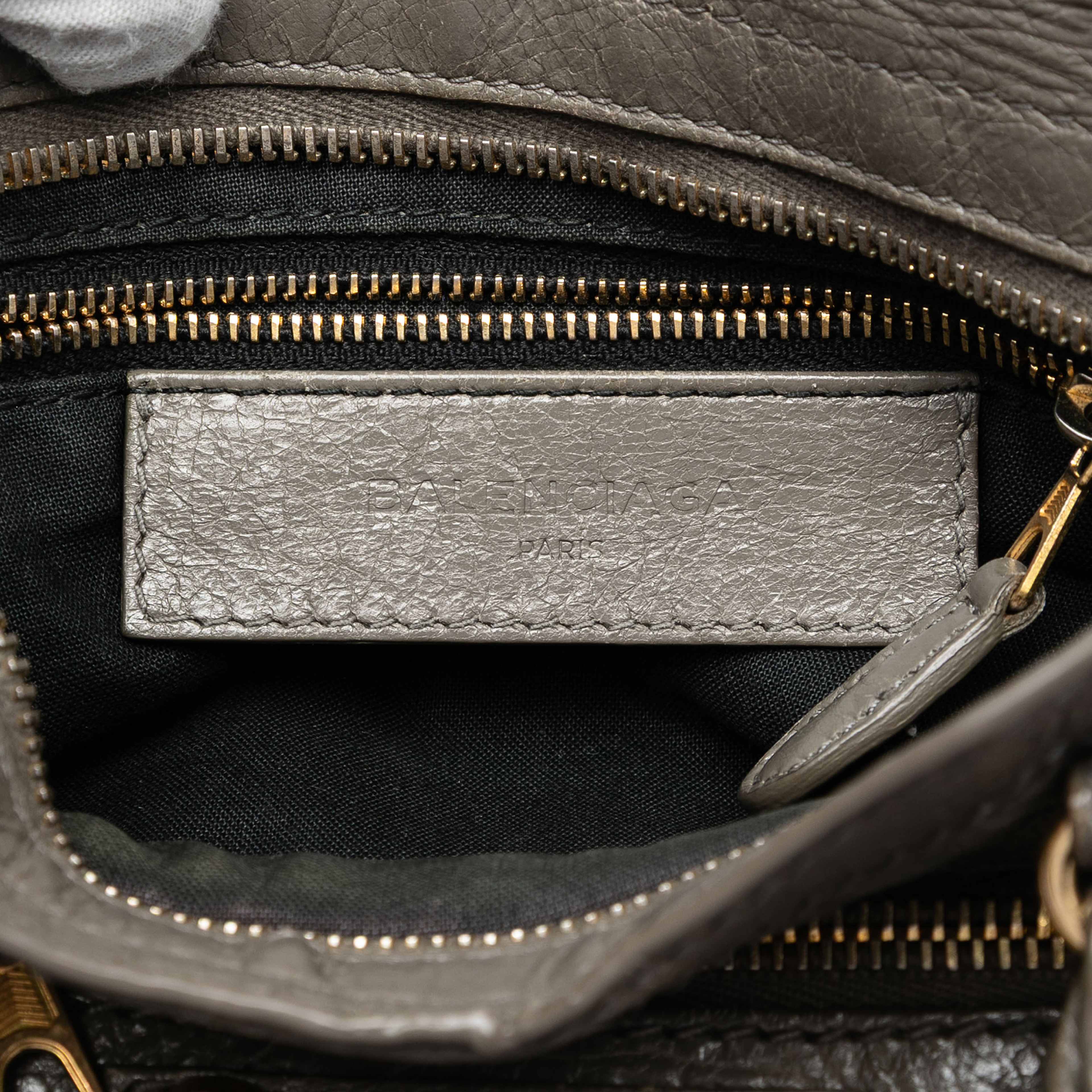 Balenciaga Mini Lambskin Motocross Giant 12 City Satchel, från Luxclusif, i färgen gray. Klicka för att öppna bilden i stort format