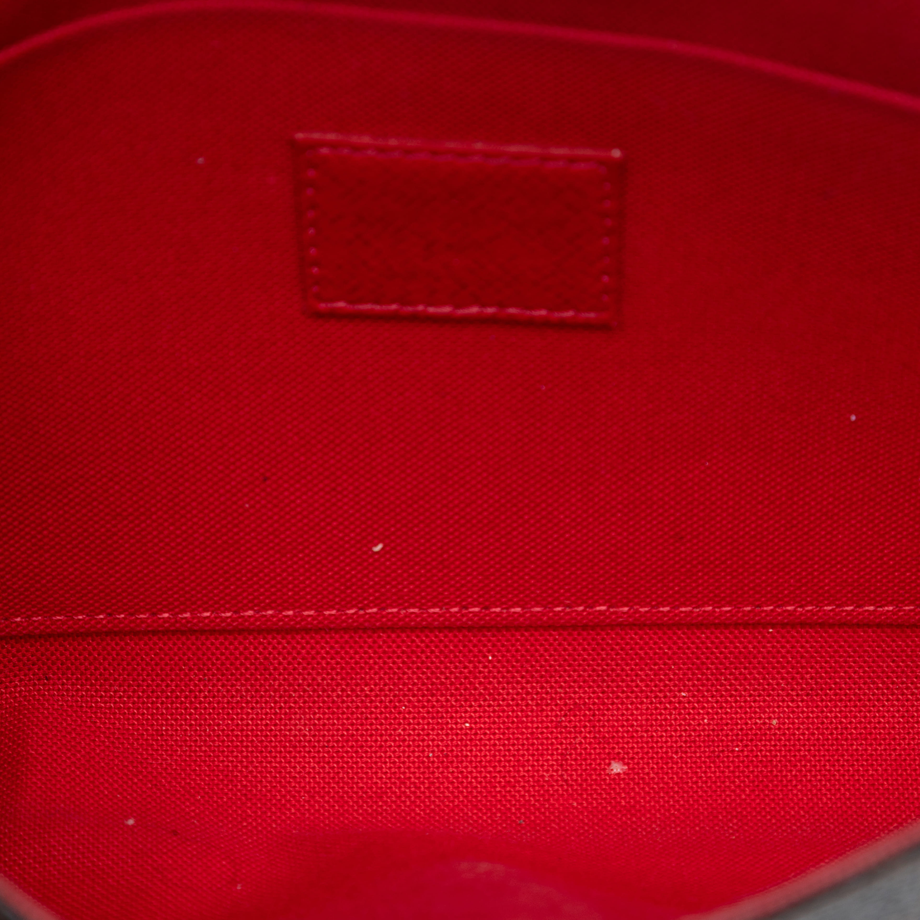 Louis Vuitton Damier Ebene Pochette Felicie, från Luxclusif, i färgen brown. Klicka för att öppna bilden i stort format