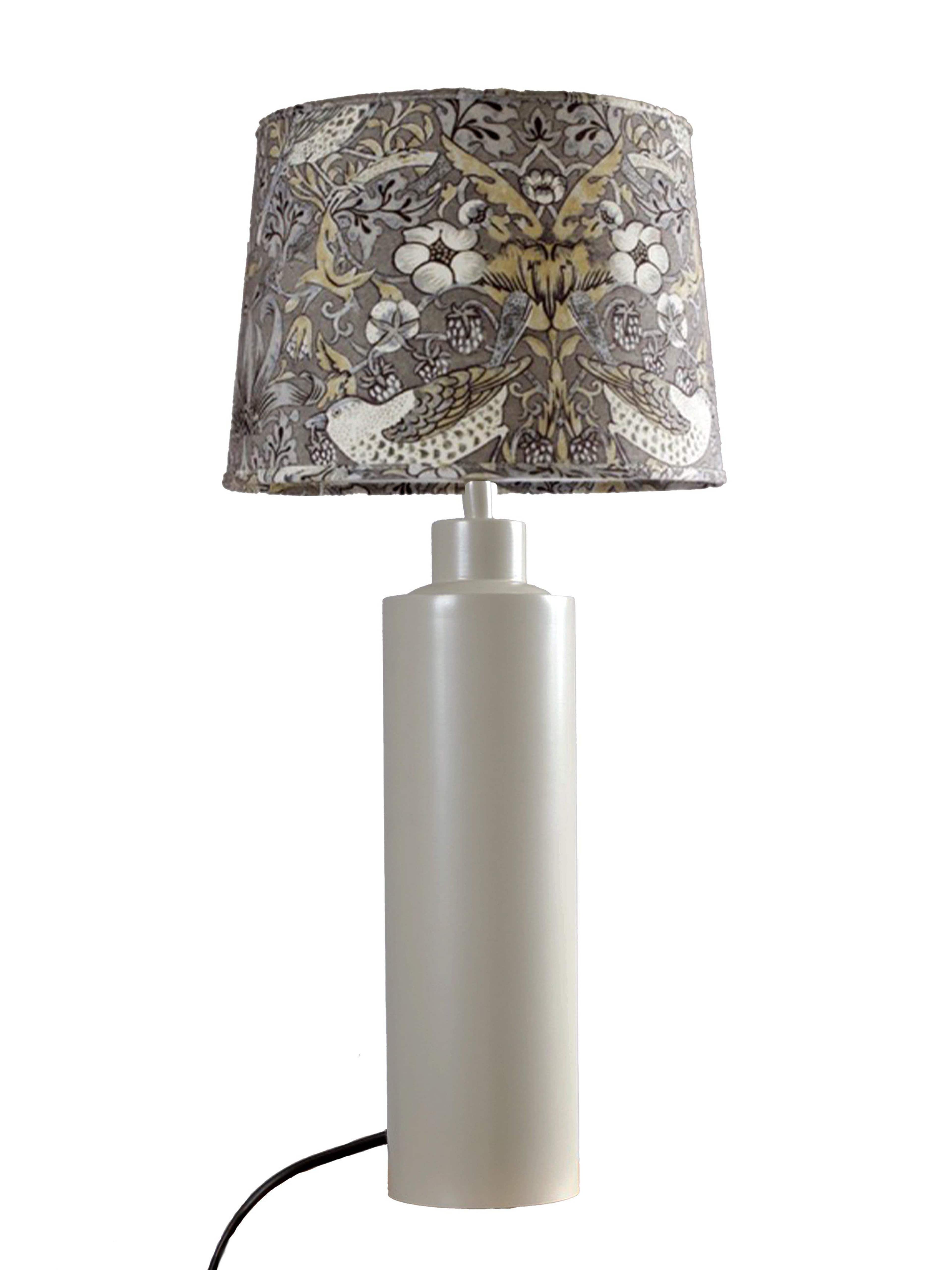 Solo Bordslampa Mönstrad, från PR Home, i färgen beige. Klicka för att öppna bilden i stort format