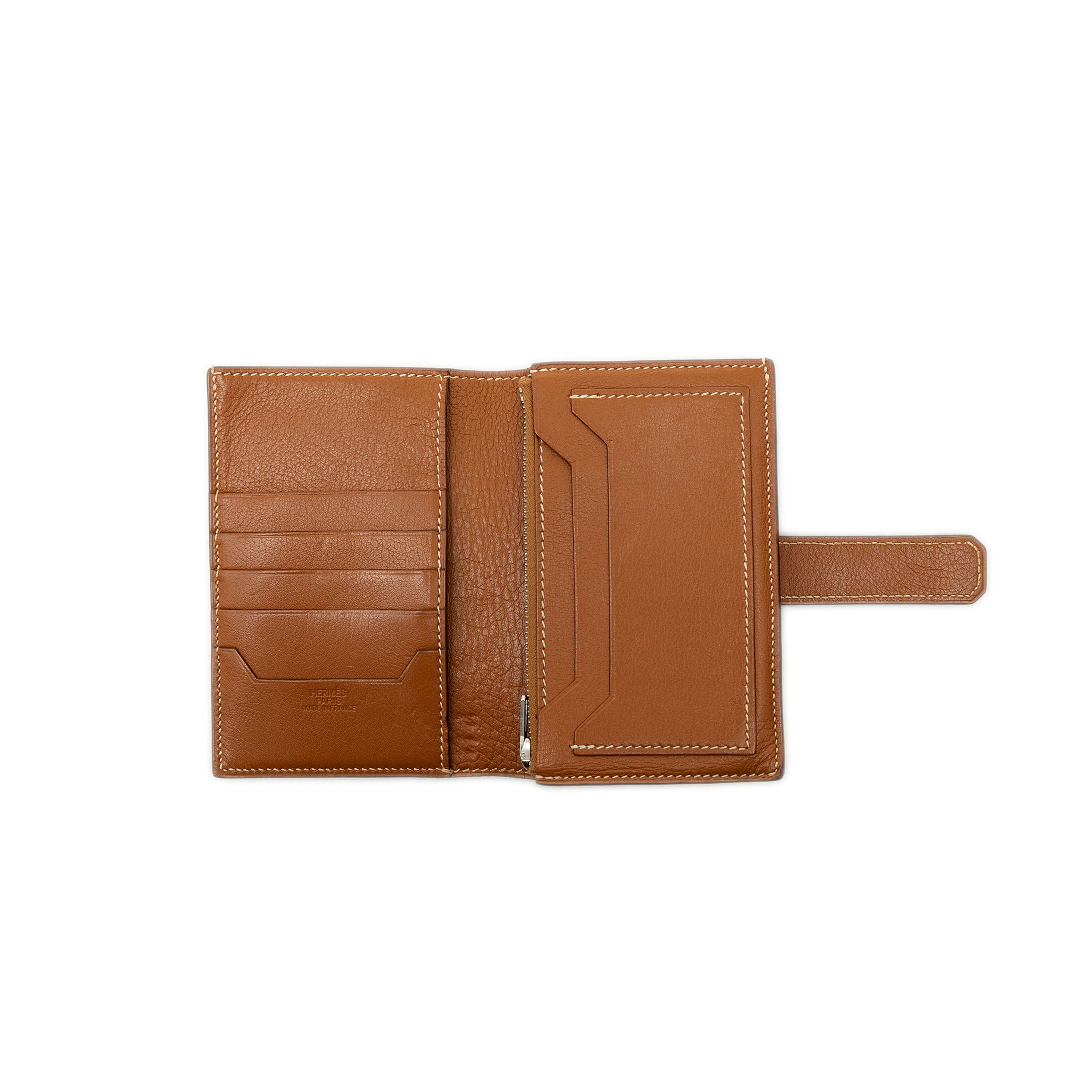Hermès Barenia Jura Wallet, från Luxclusif, i färgen brown. Klicka för att öppna bilden i stort format