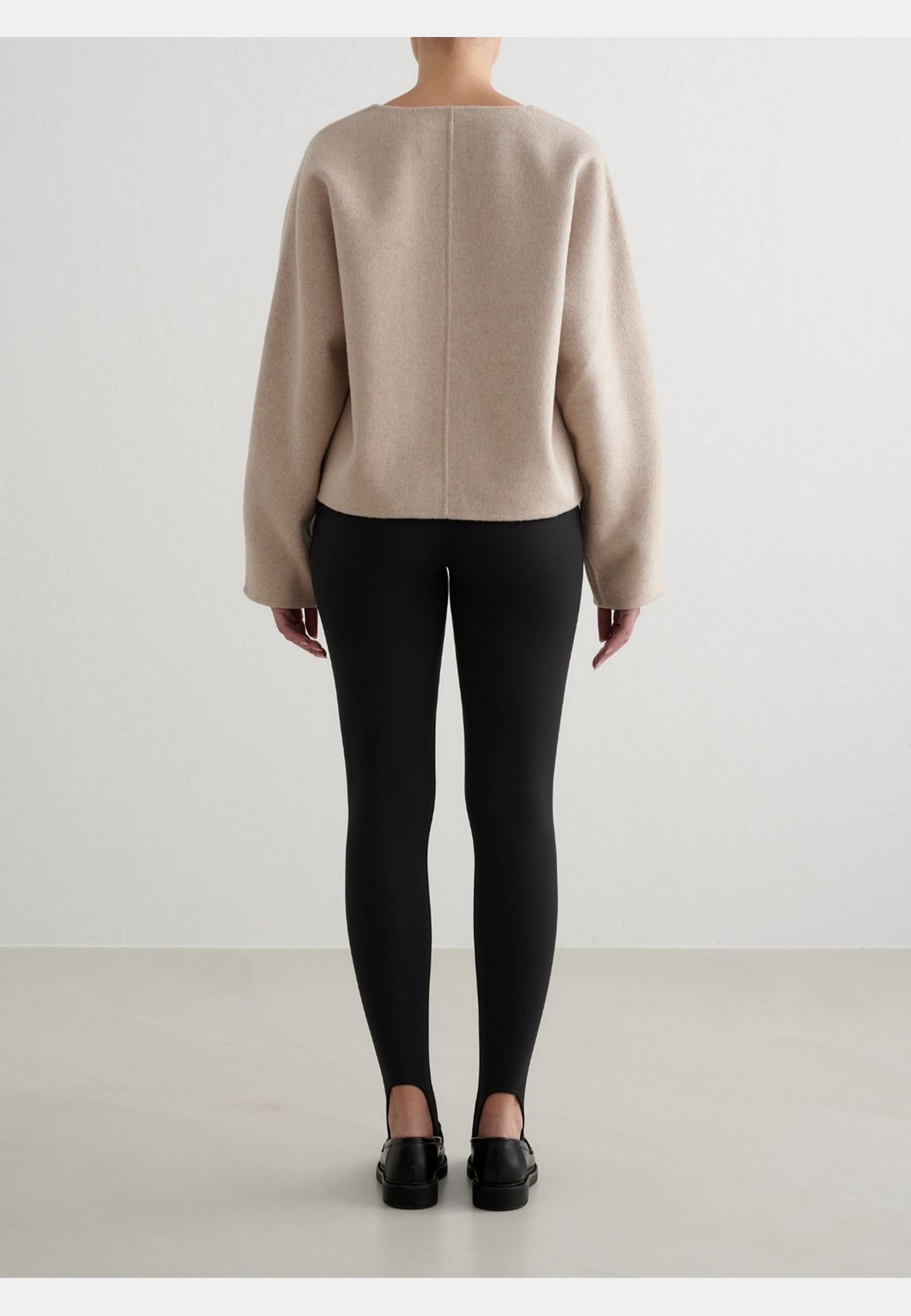 Wool Sweatshirt, från aim'n, i färgen dark clay. Klicka för att öppna bilden i stort format