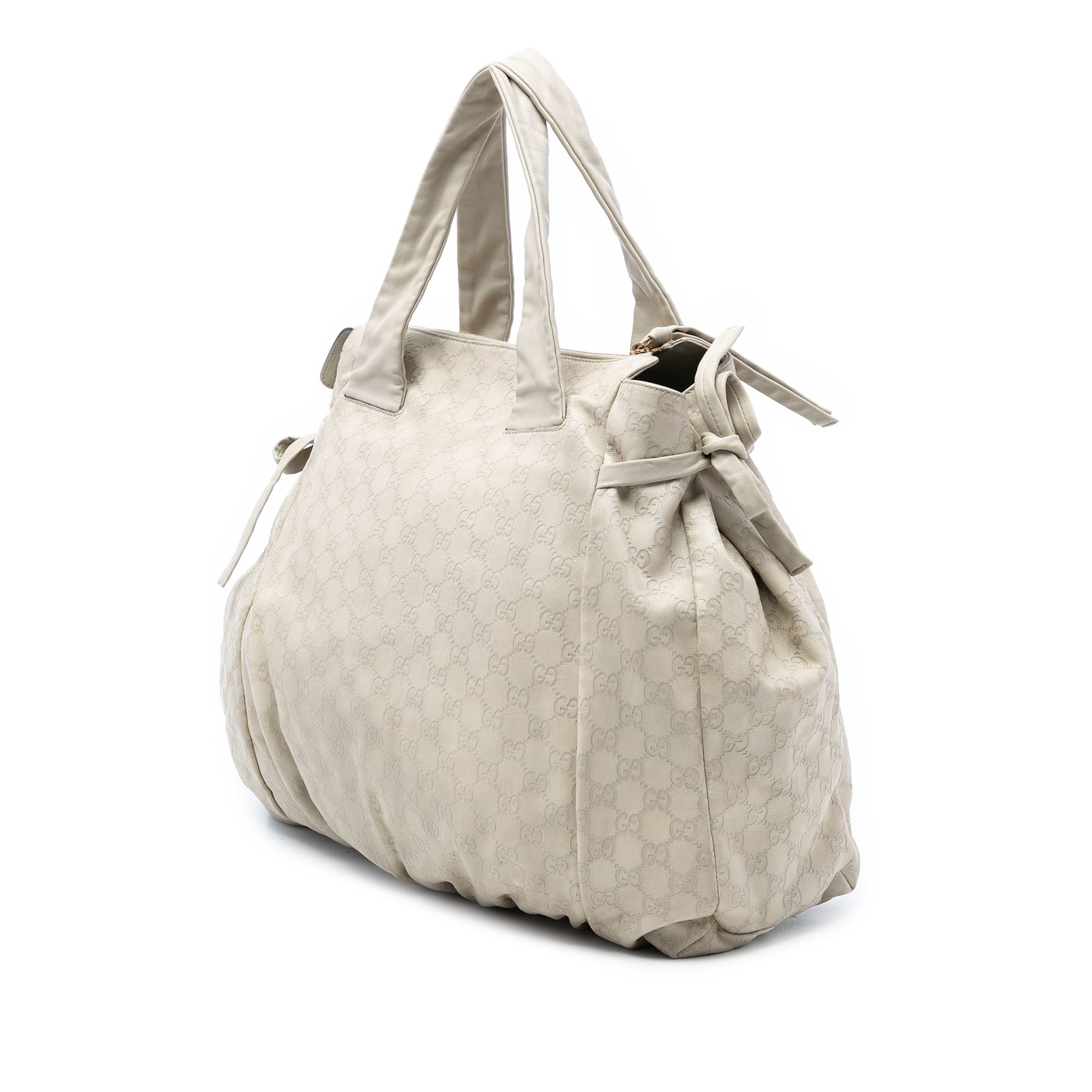 Gucci Large Guccissima Hysteria Tote, från Luxclusif, i färgen vit. Klicka för att öppna bilden i stort format