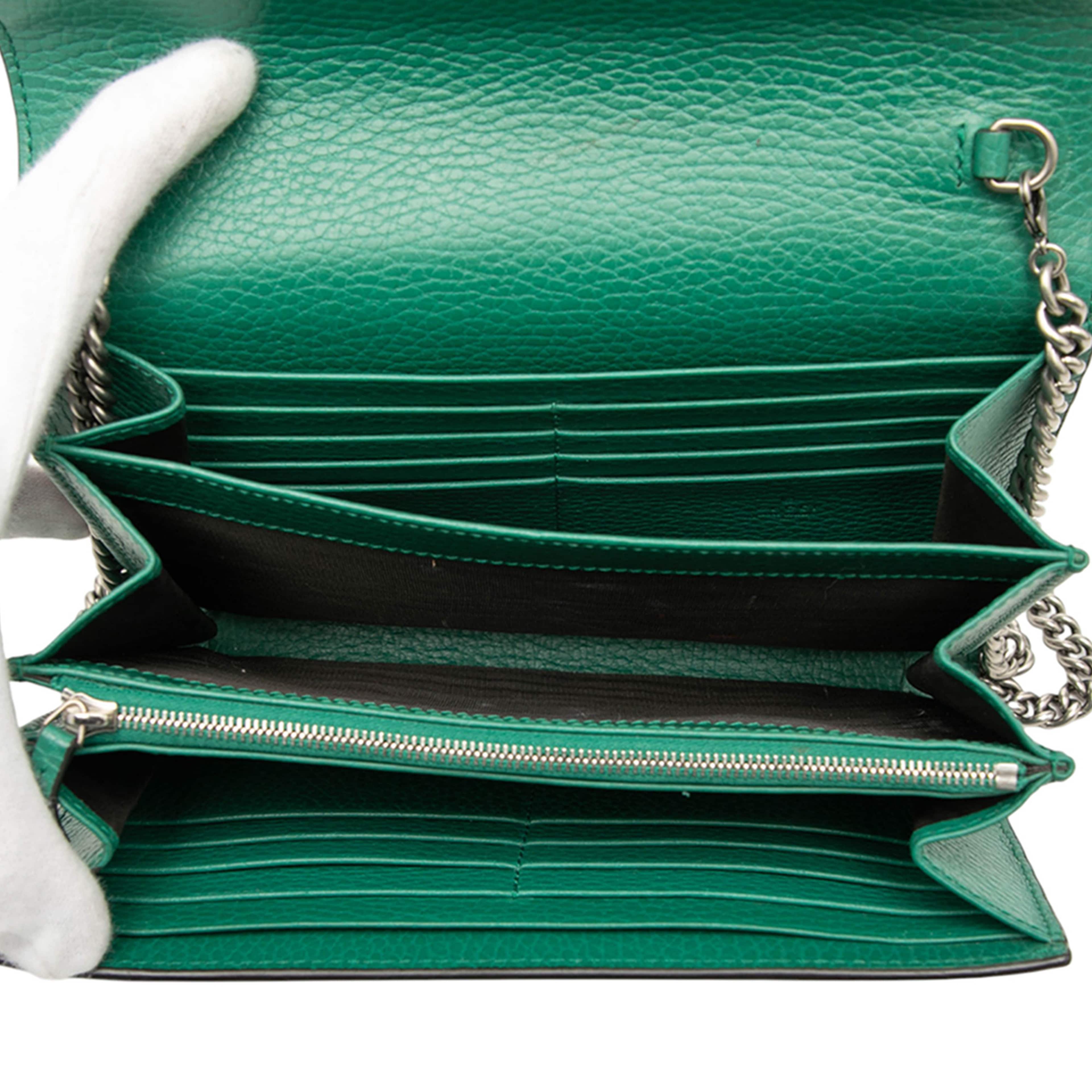 Gucci Leather Dionysus Wallet On Chain, från Luxclusif, i färgen green. Klicka för att öppna bilden i stort format