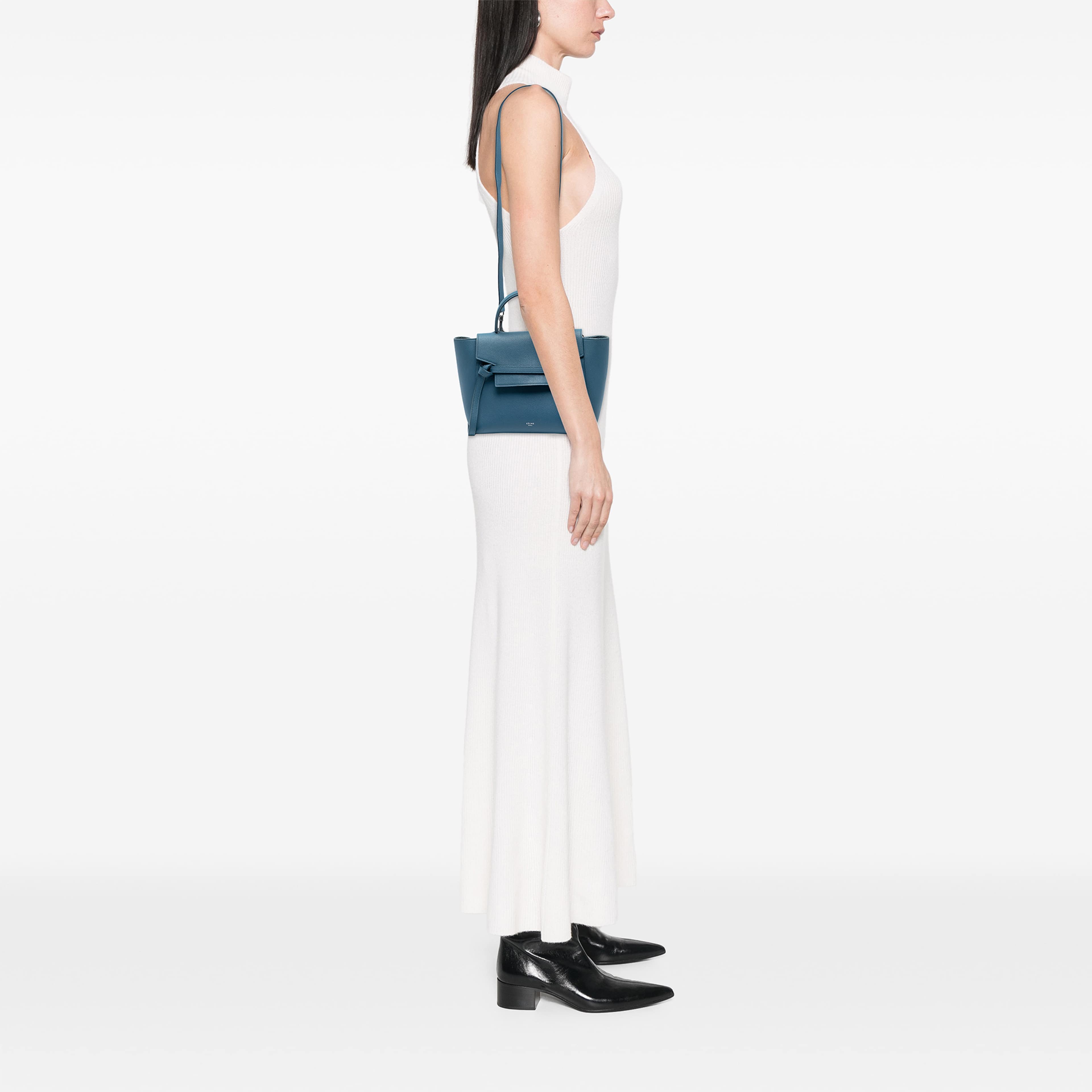 Celine Micro Grained Calfskin Belt Bag, från Luxclusif, i färgen blå. Klicka för att öppna bilden i stort format