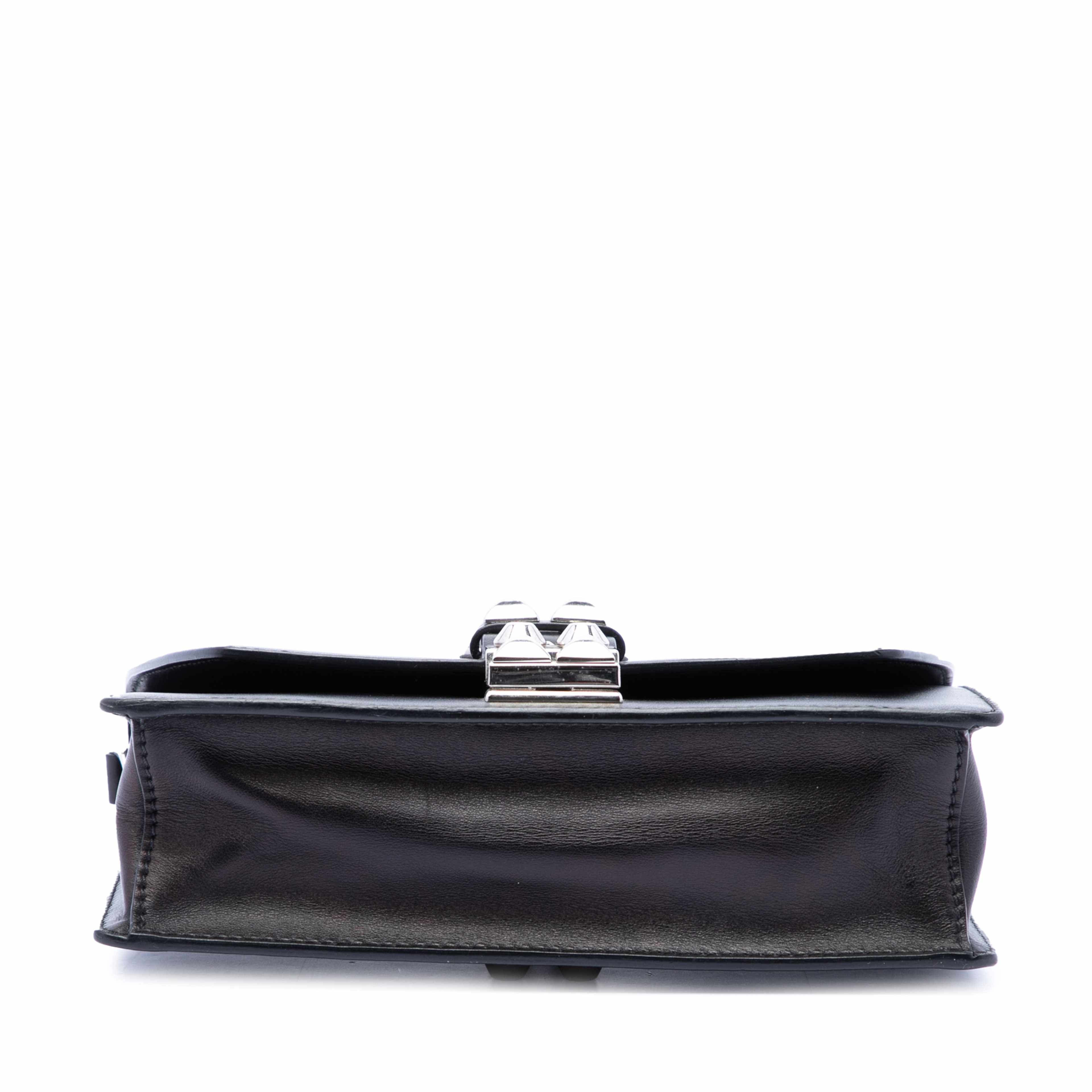 Prada City Calfskin And Saffiano Studded Elektra Crossbody, från Luxclusif, i färgen svart. Klicka för att öppna bilden i stort format