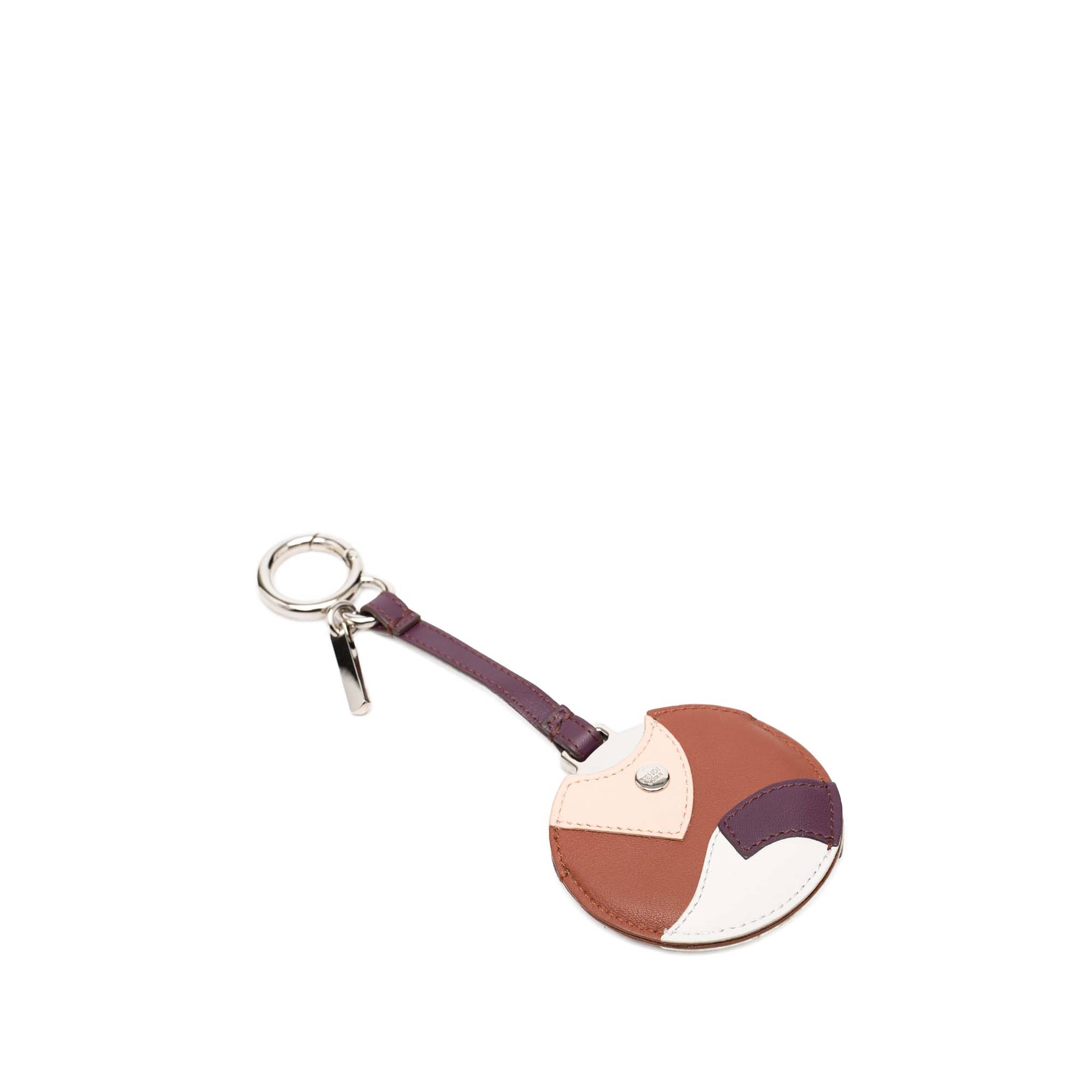 Fendi Silver Plated And Calfskin Compact Mirror Bag Charm, från Luxclusif, i färgen silver. Klicka för att öppna bilden i stort format