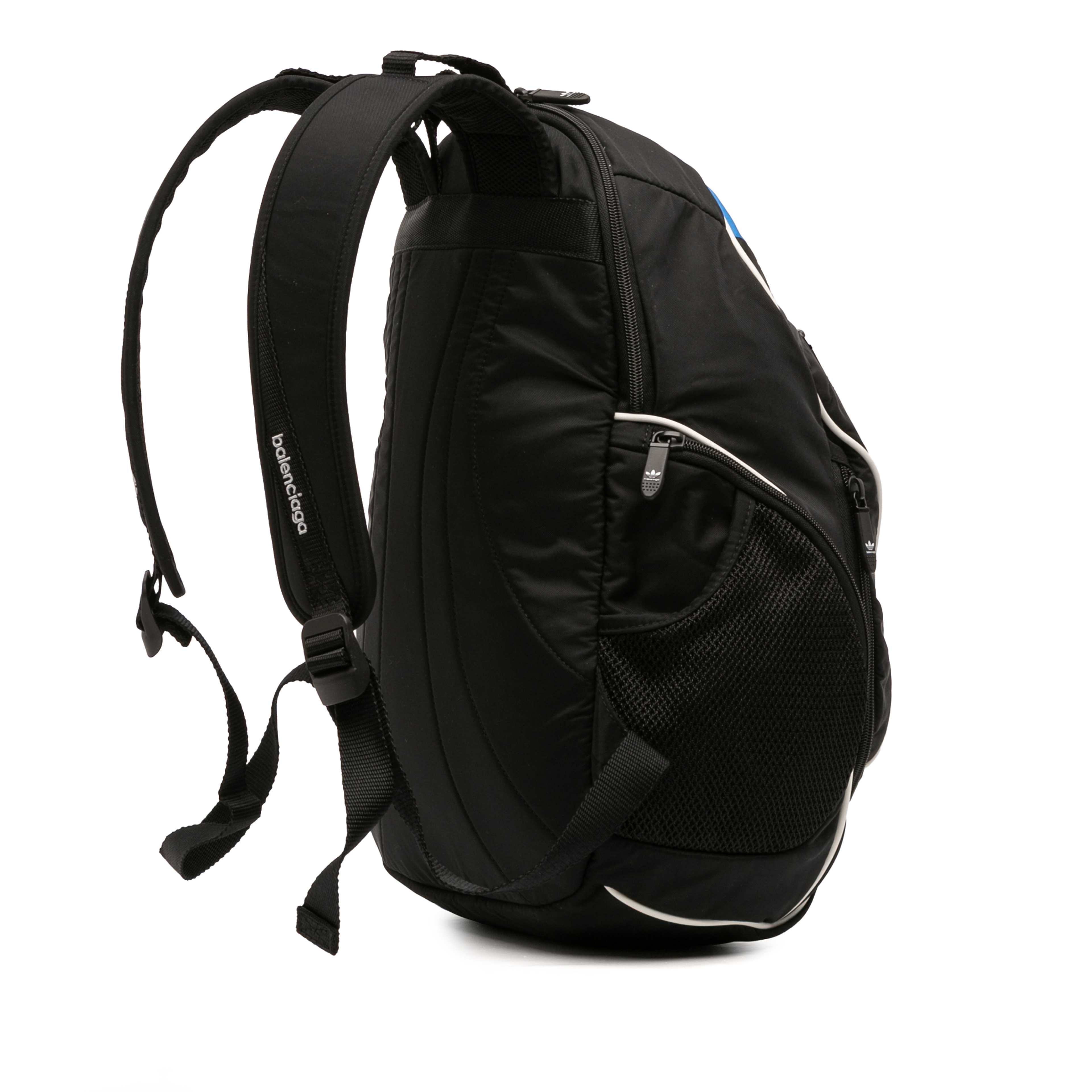 Balenciaga Adidas Recycled Nylon Backpack, från Luxclusif, i färgen black. Klicka för att öppna bilden i stort format