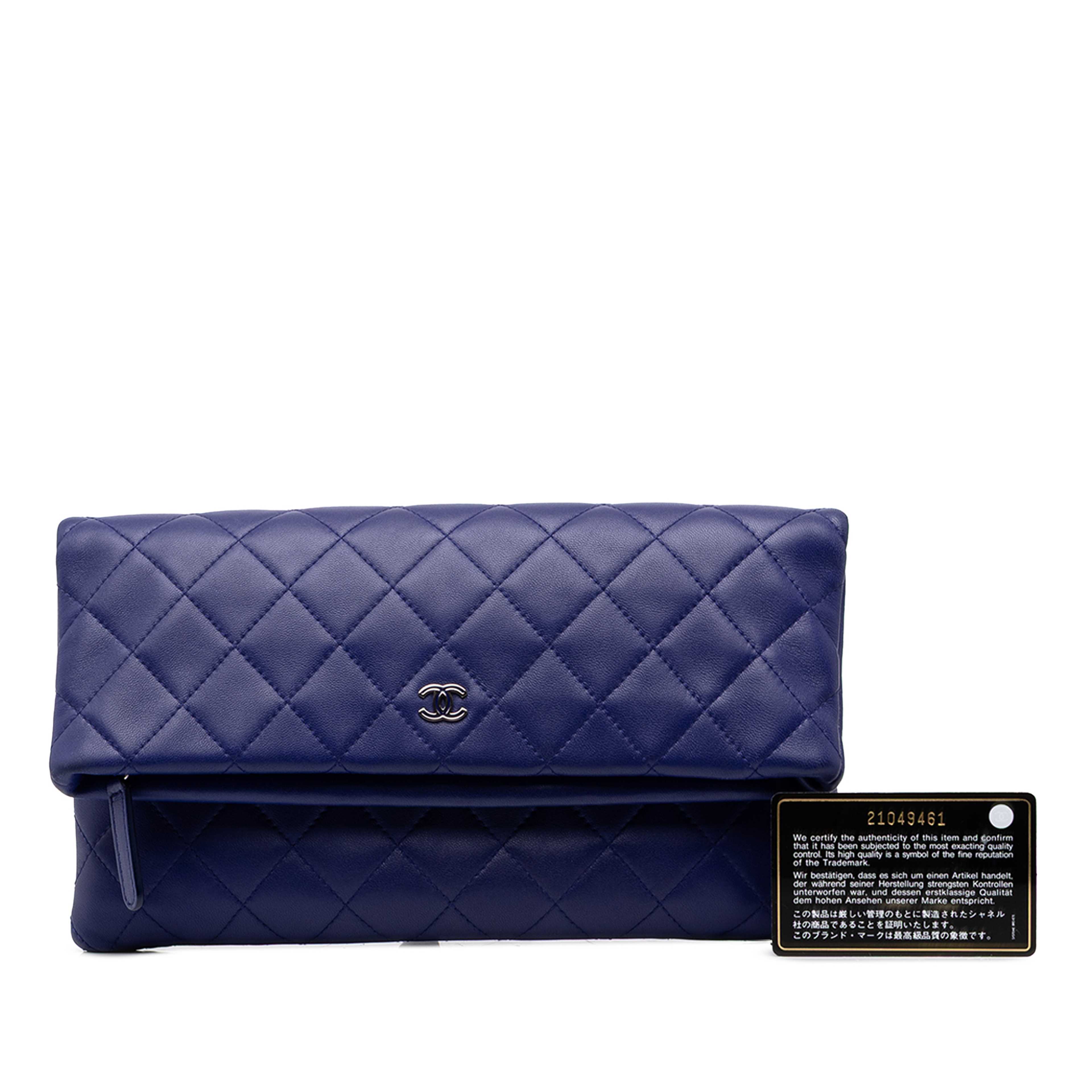 Chanel Cc Quilted Lambskin Foldover Clutch, från Luxclusif, i färgen blå. Klicka för att öppna bilden i stort format