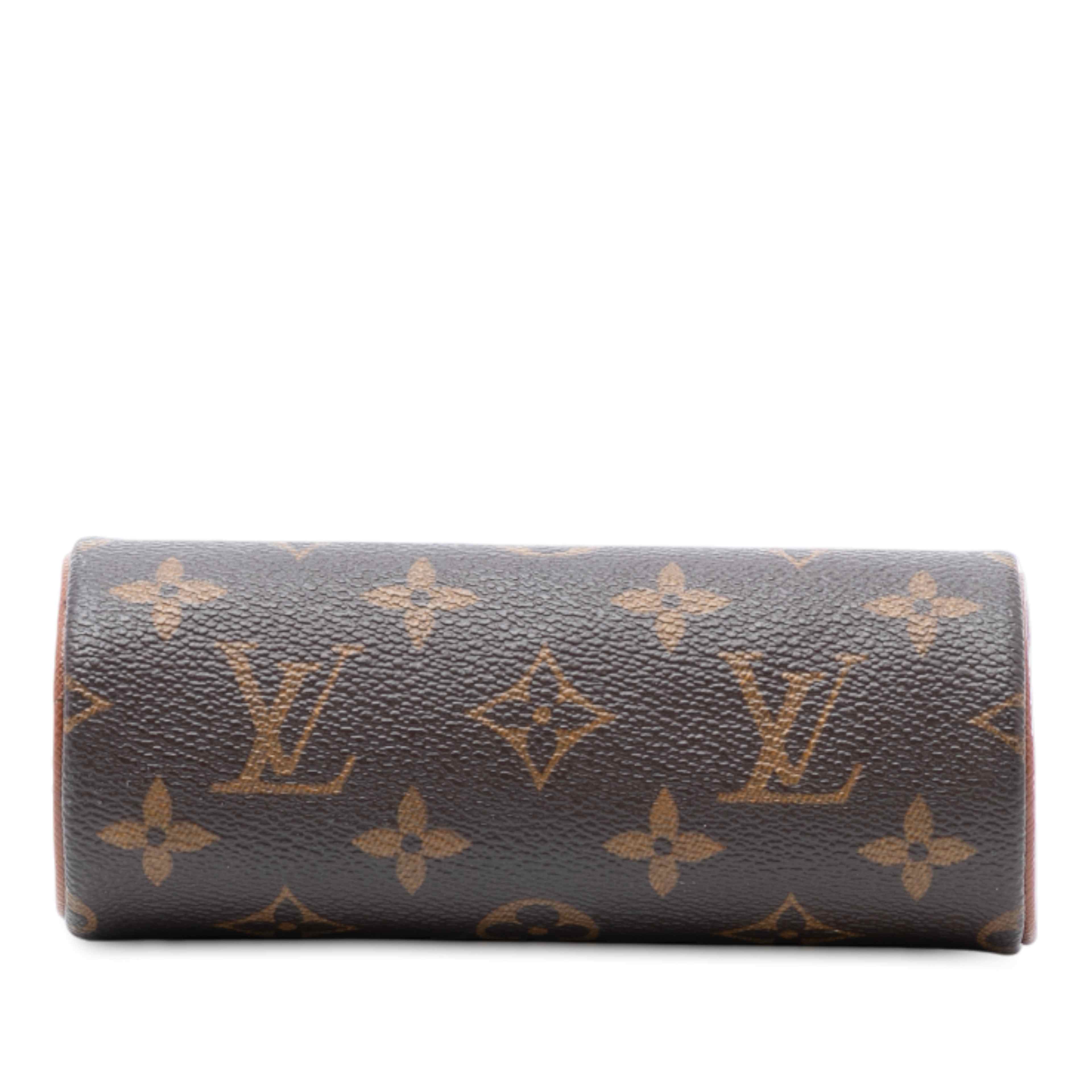 Louis Vuitton Monogram Papillon Pochette, från Luxclusif, i färgen brown. Klicka för att öppna bilden i stort format