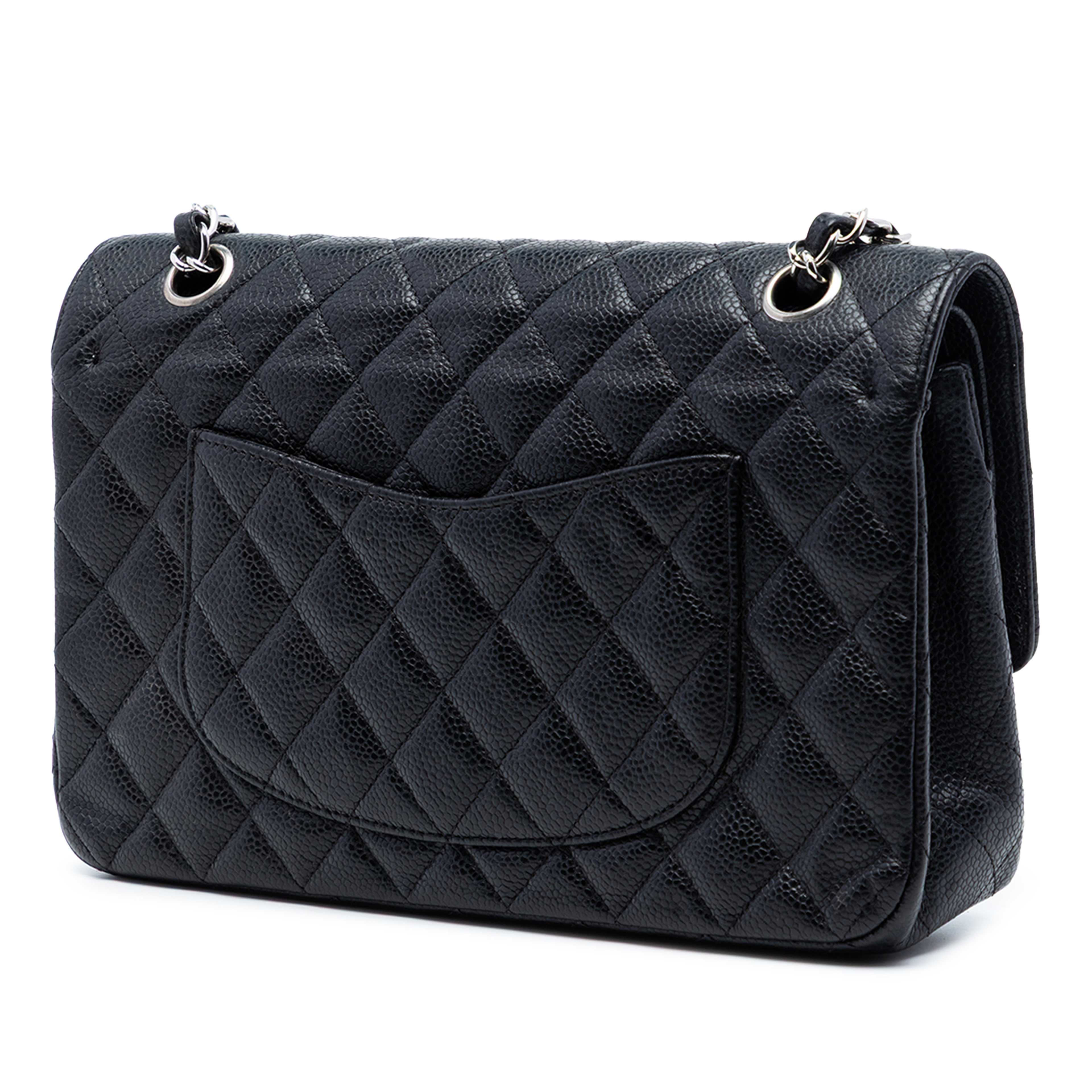 Chanel Medium Classic Caviar Double Flap, från Luxclusif, i färgen svart. Klicka för att öppna bilden i stort format