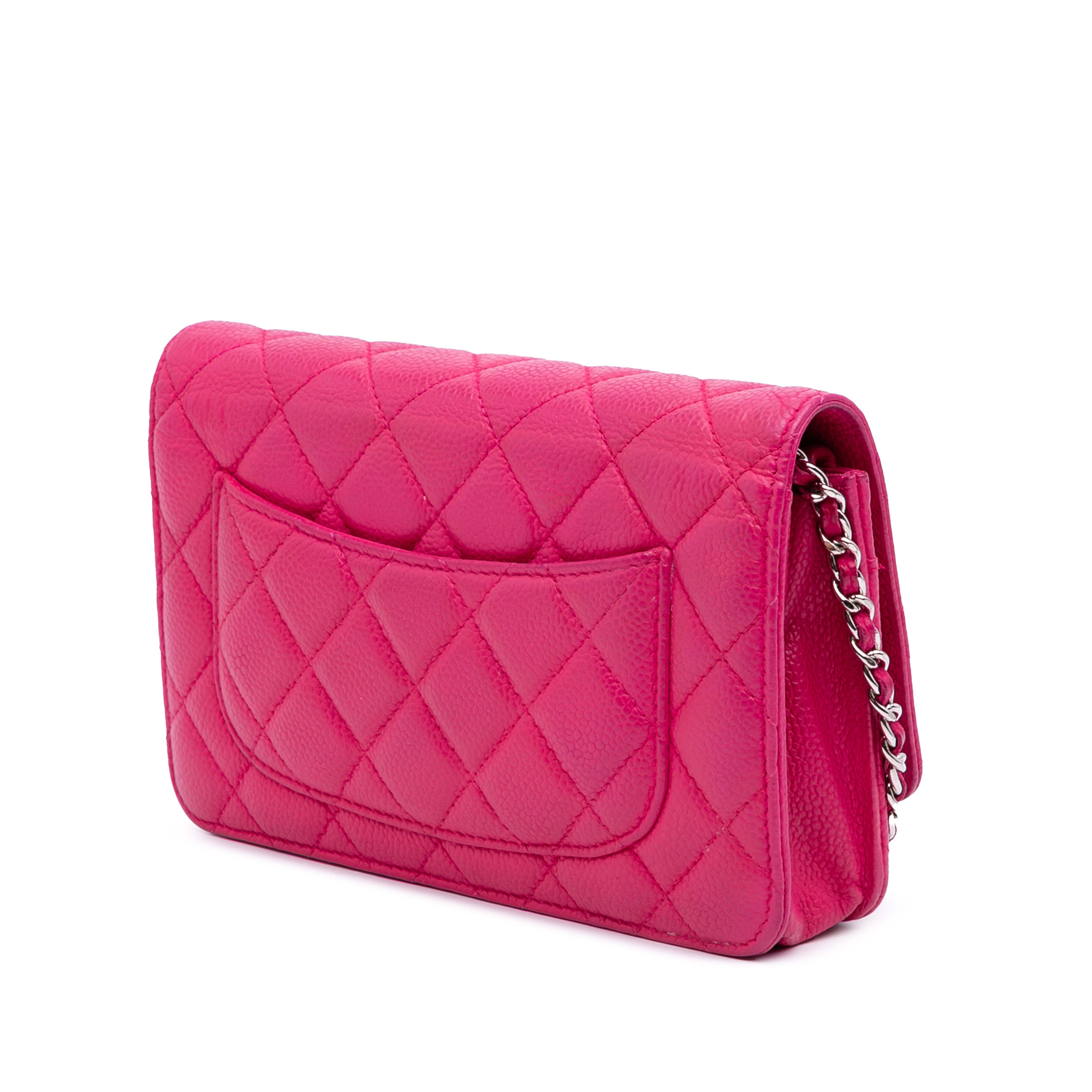 Chanel Classic Caviar Wallet On Chain, från Luxclusif, i färgen pink.