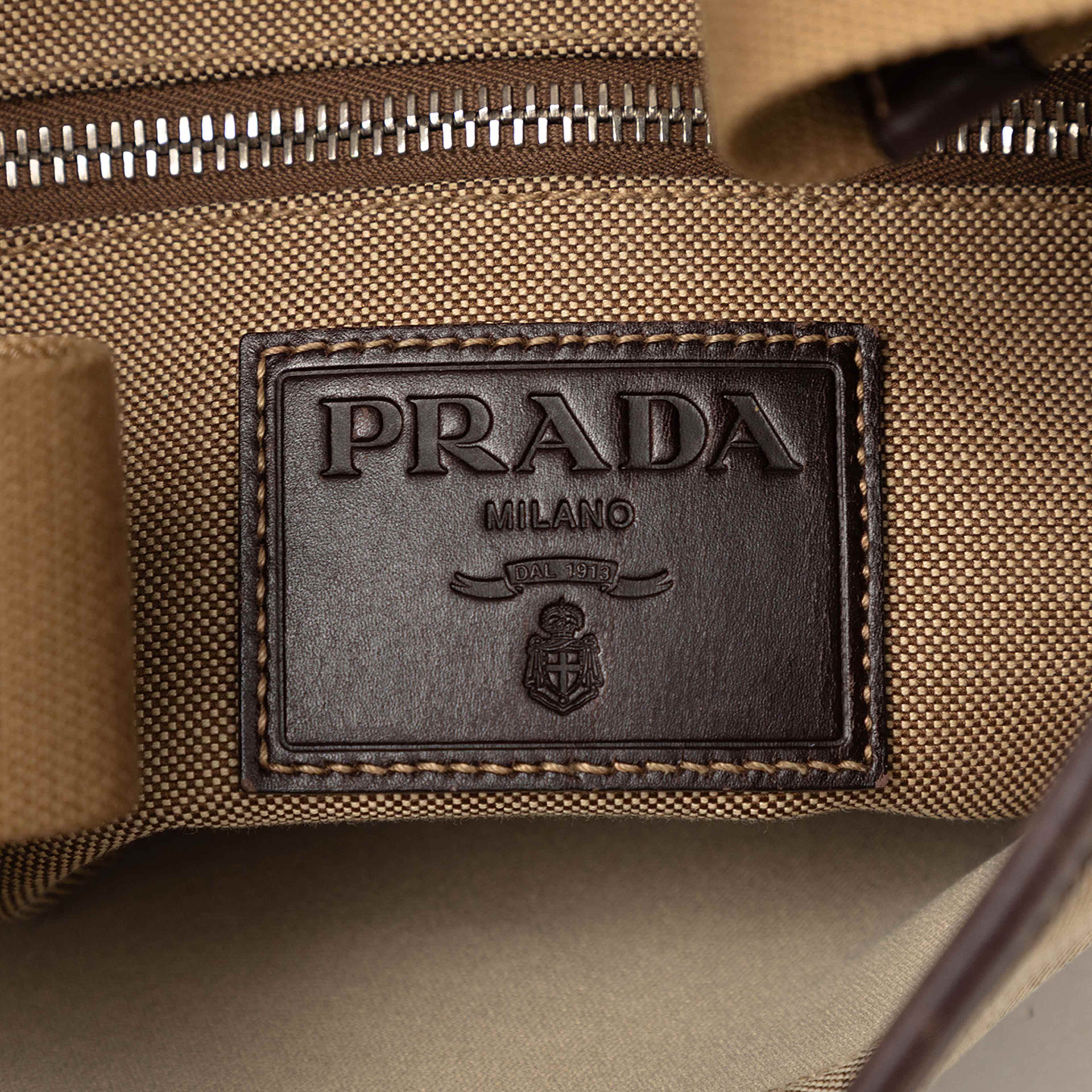 Prada Canvas Canapa Logo Crossbody, från Luxclusif, i färgen beige. Klicka för att öppna bilden i stort format