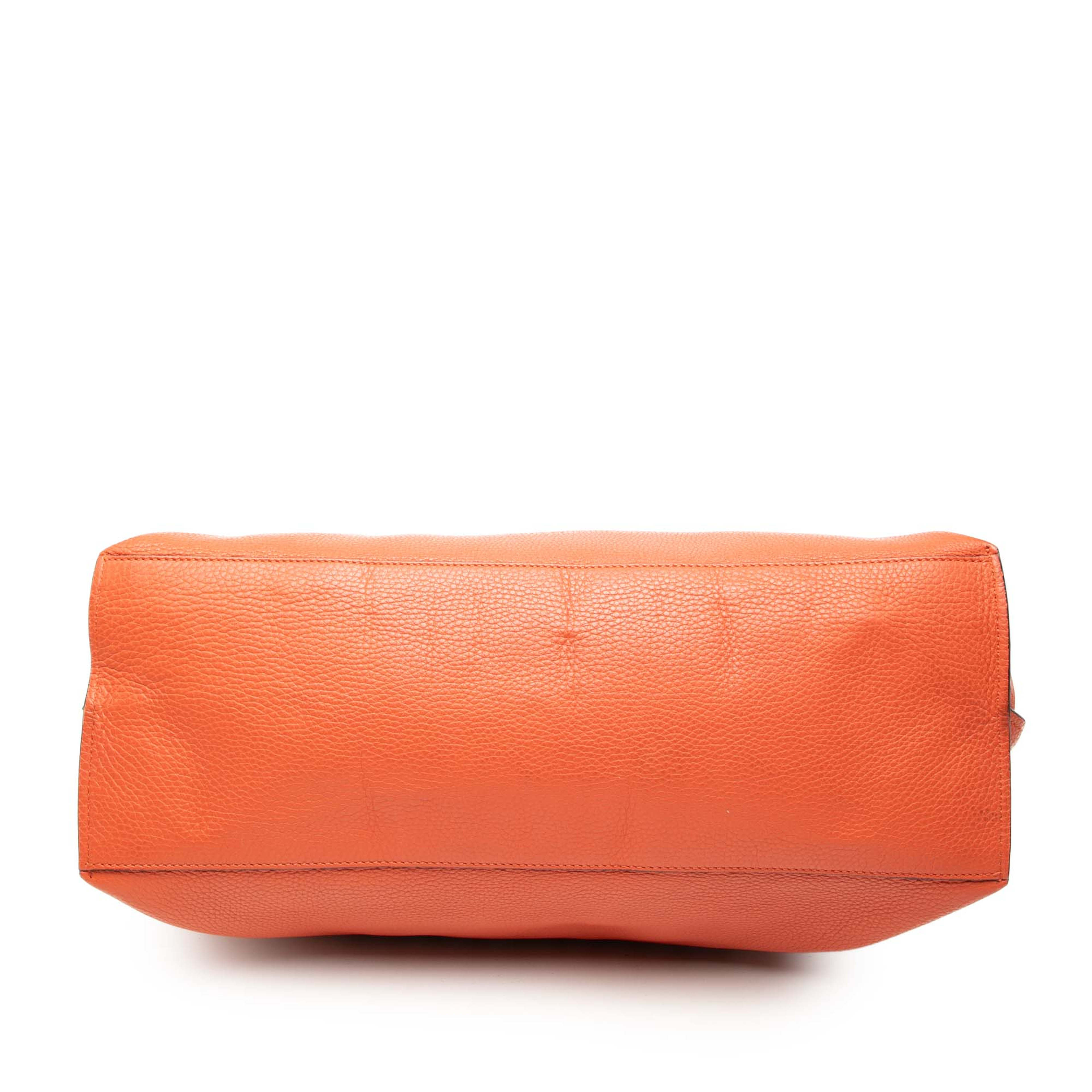 Gucci Large Leather Bamboo Daily Satchel, från Luxclusif, i färgen orange. Klicka för att öppna bilden i stort format