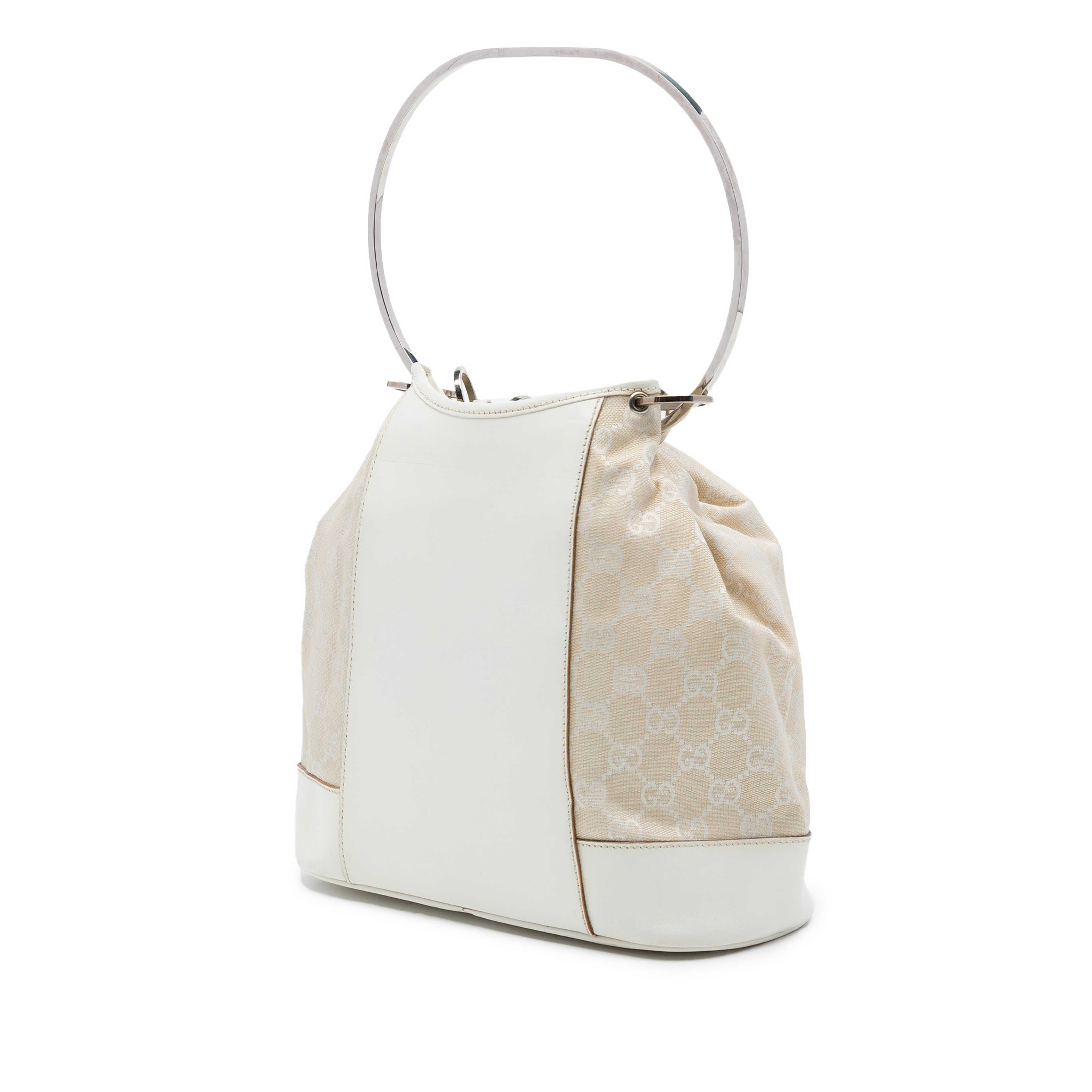 Gucci Gg Canvas Resin Hoop Handle Bag, från Luxclusif, i färgen vit. Klicka för att öppna bilden i stort format