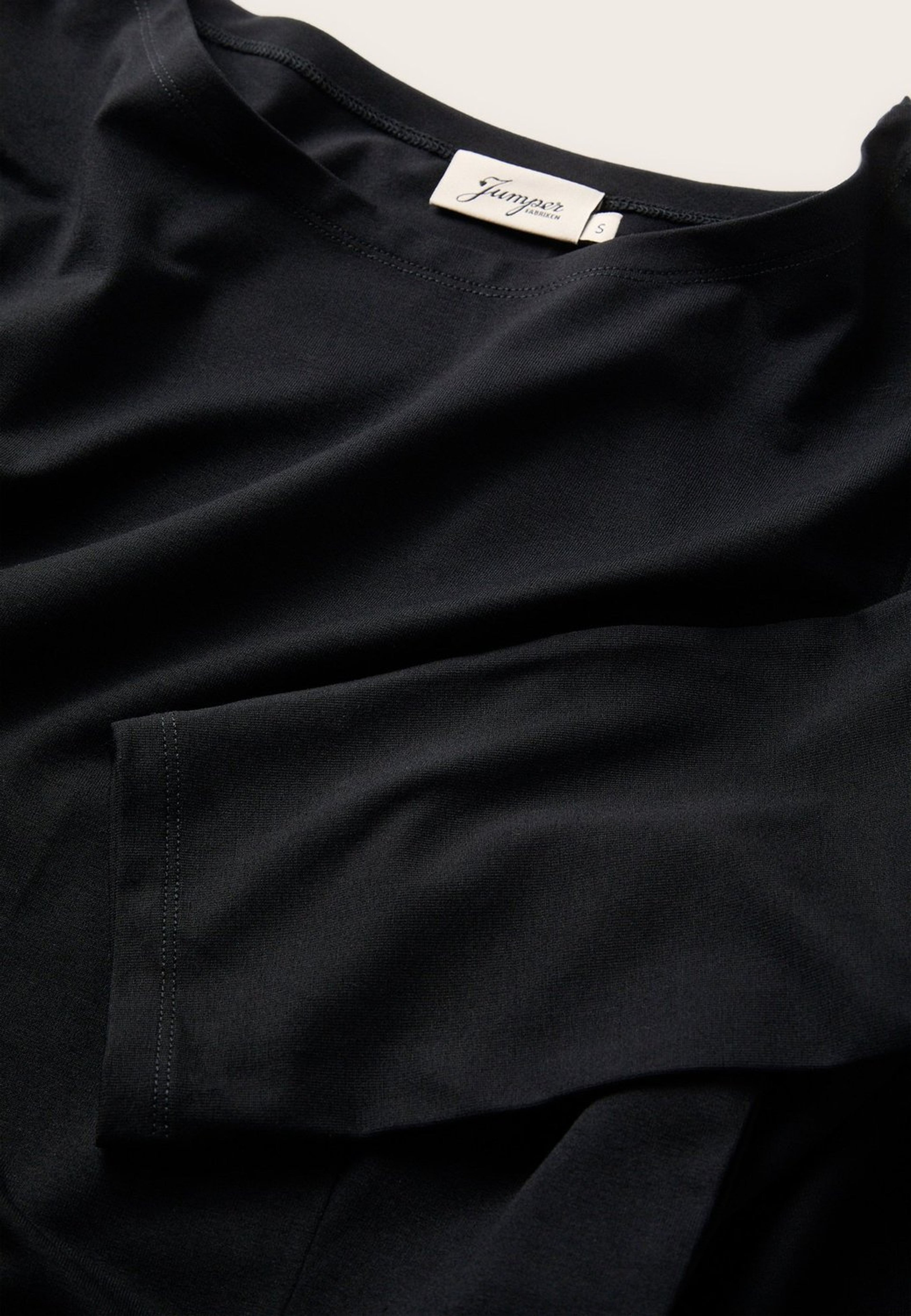 Candice Dress, från Jumperfabriken, i färgen black. Klicka för att öppna bilden i stort format