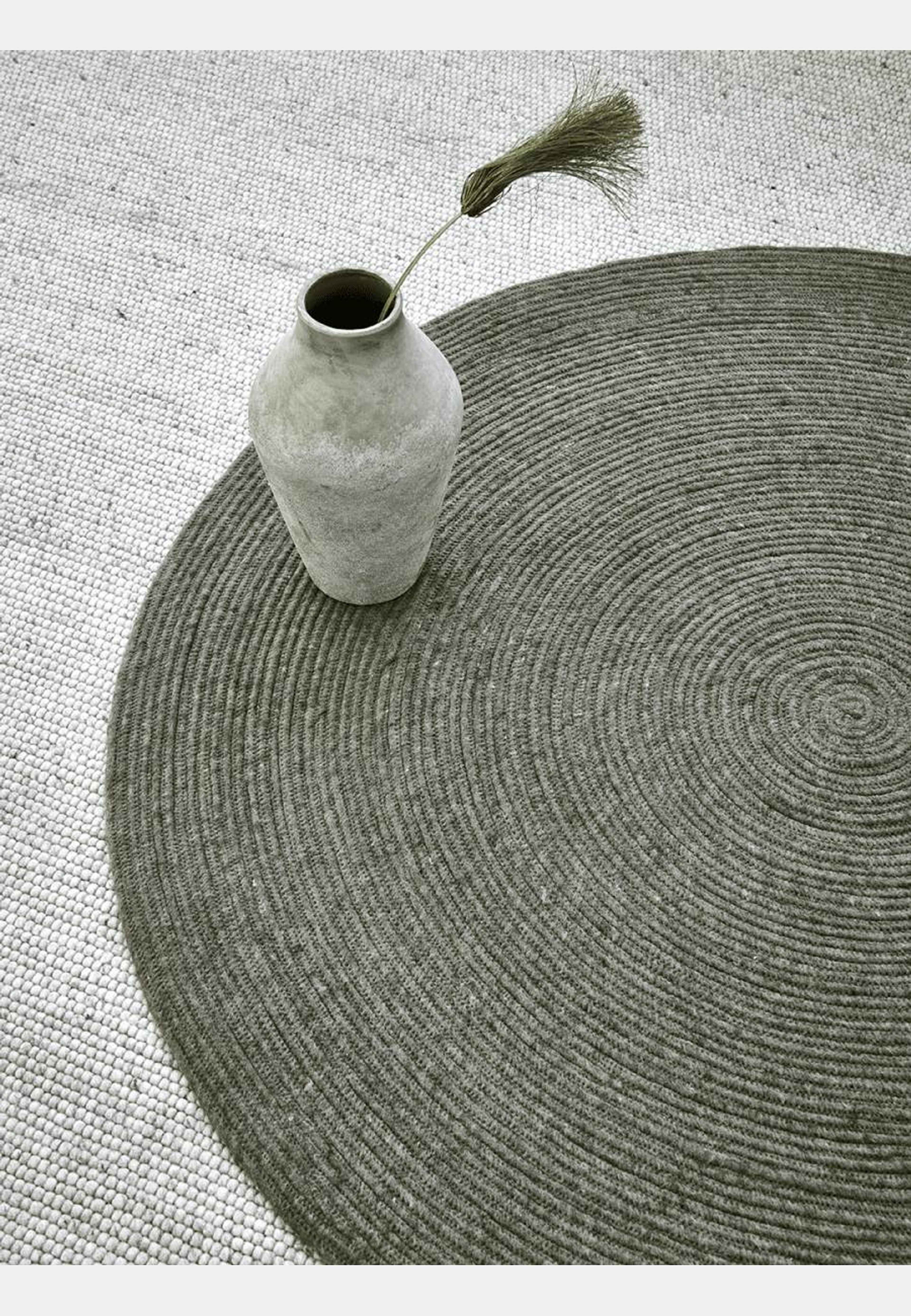 Matta Merino Rund, från Classic Collection, i färgen mörkgrön. Klicka för att öppna bilden i stort format