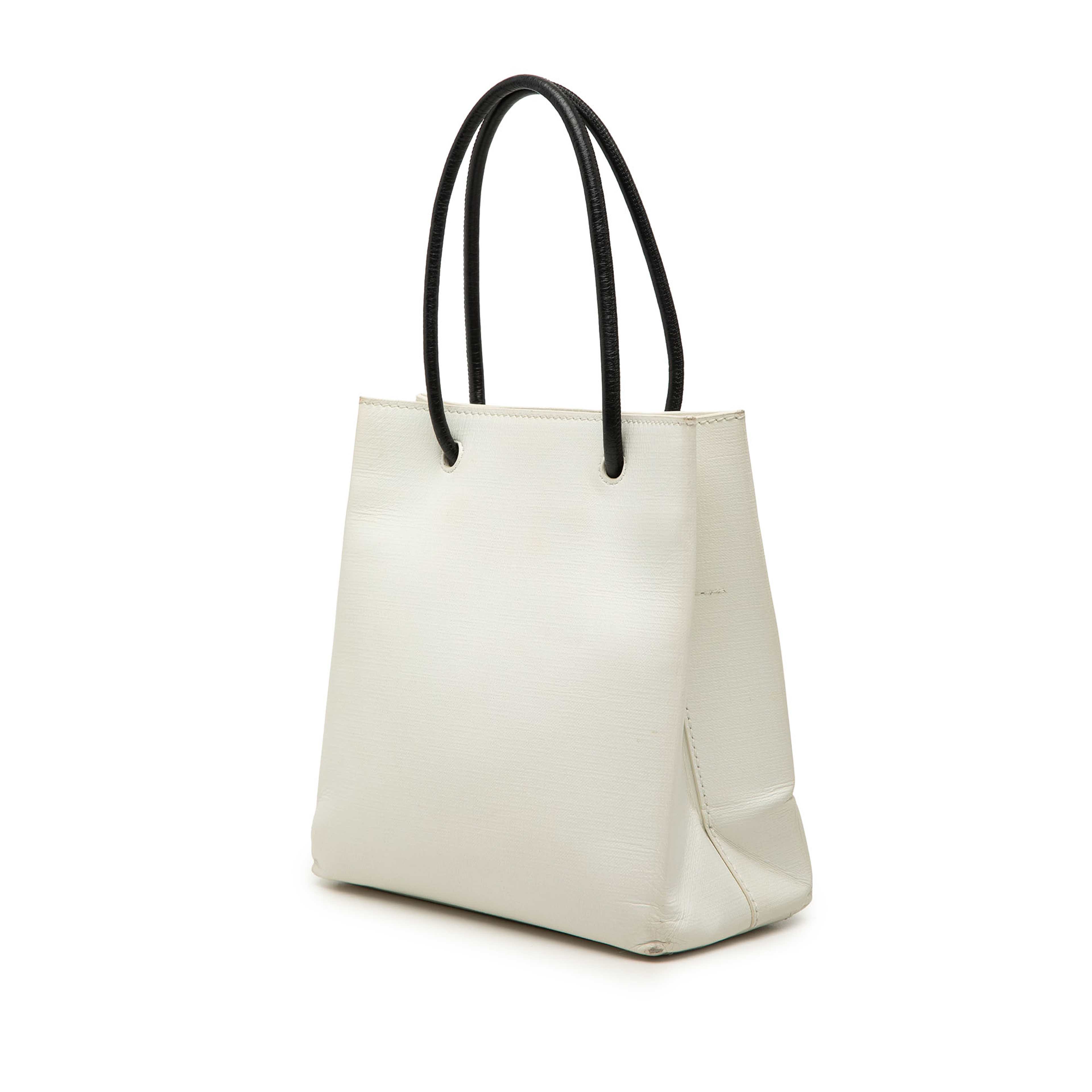 Balenciaga Leather Logo Shopping Tote Xxs, från Luxclusif, i färgen vit. Klicka för att öppna bilden i stort format