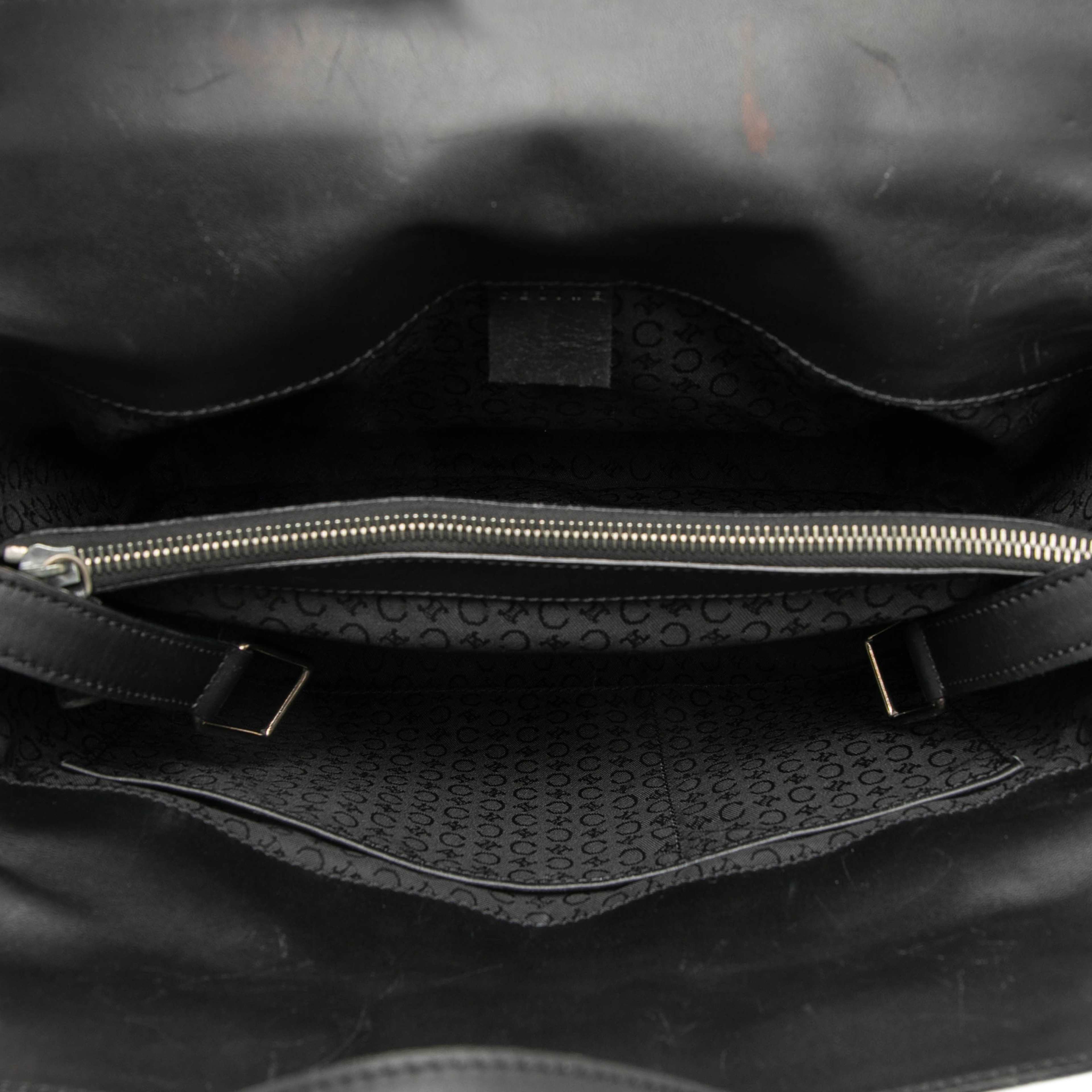 Celine C Macadam Canvas Handbag, från Luxclusif, i färgen black. Klicka för att öppna bilden i stort format