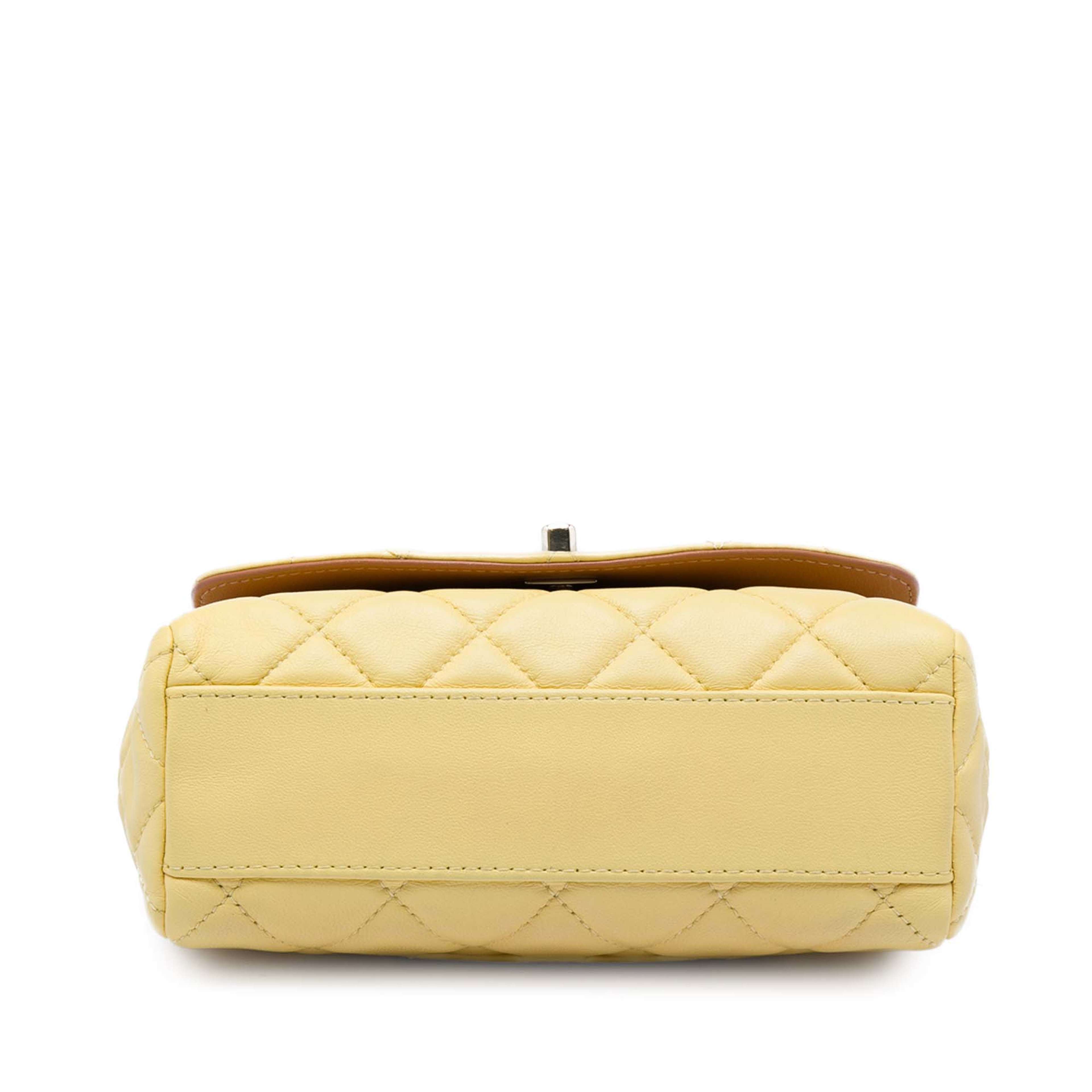 Chanel Small Quilted Lambskin Cocovado Ribbon Chain Flap, från Luxclusif, i färgen gul. Klicka för att öppna bilden i stort format