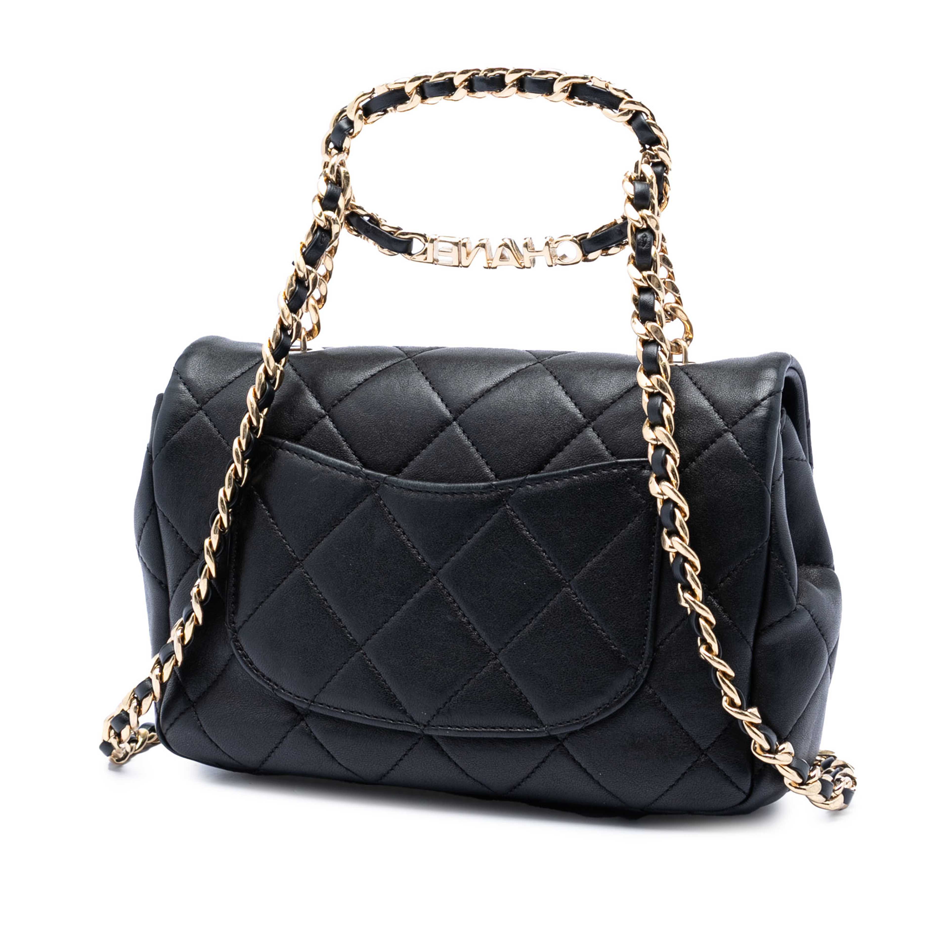Chanel Small Quilted Lambskin Round Top Handle Flap, från Luxclusif, i färgen svart. Klicka för att öppna bilden i stort format