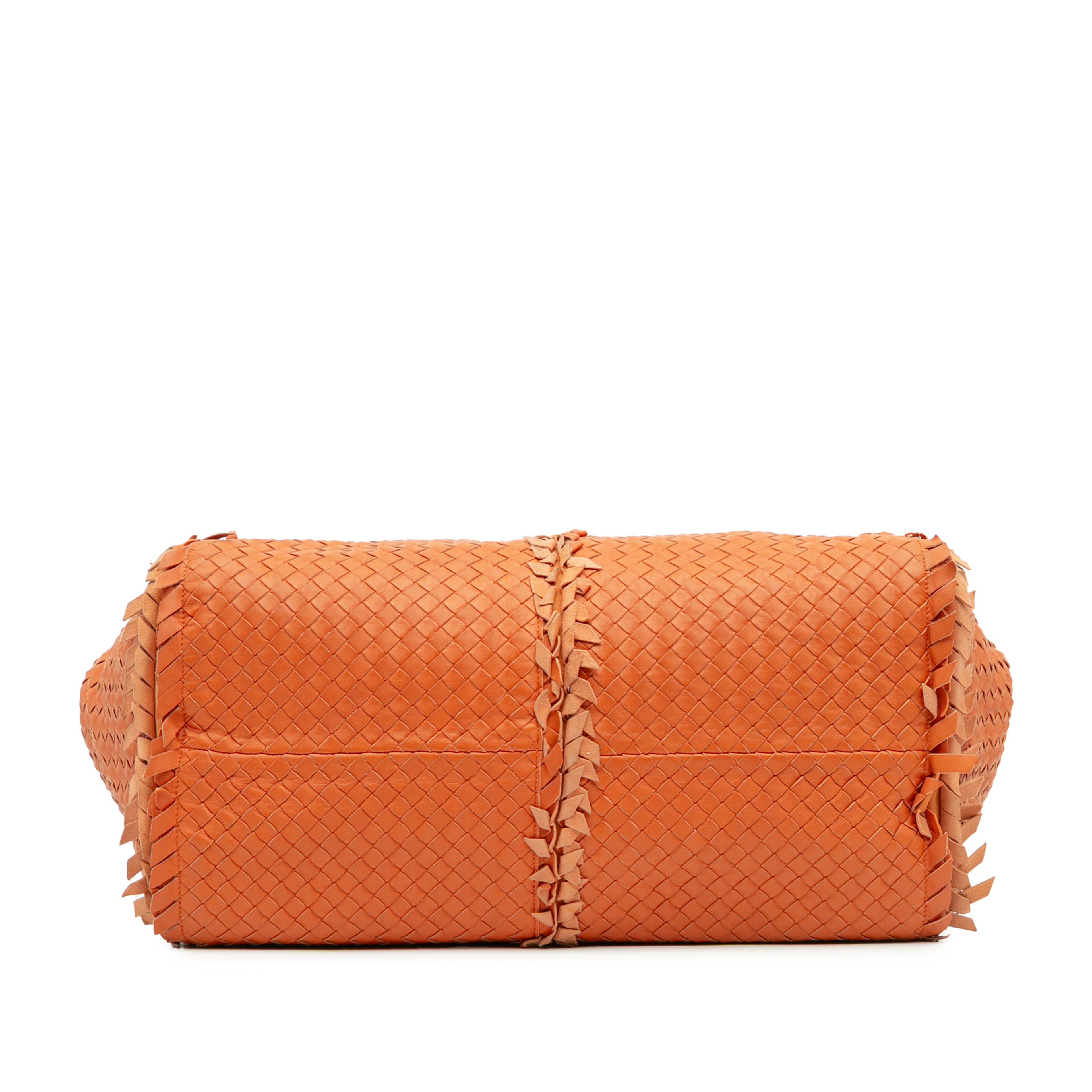 Bottega Veneta Large Nappa Intrecciato Franges Hobo, från Luxclusif, i färgen orange. Klicka för att öppna bilden i stort format