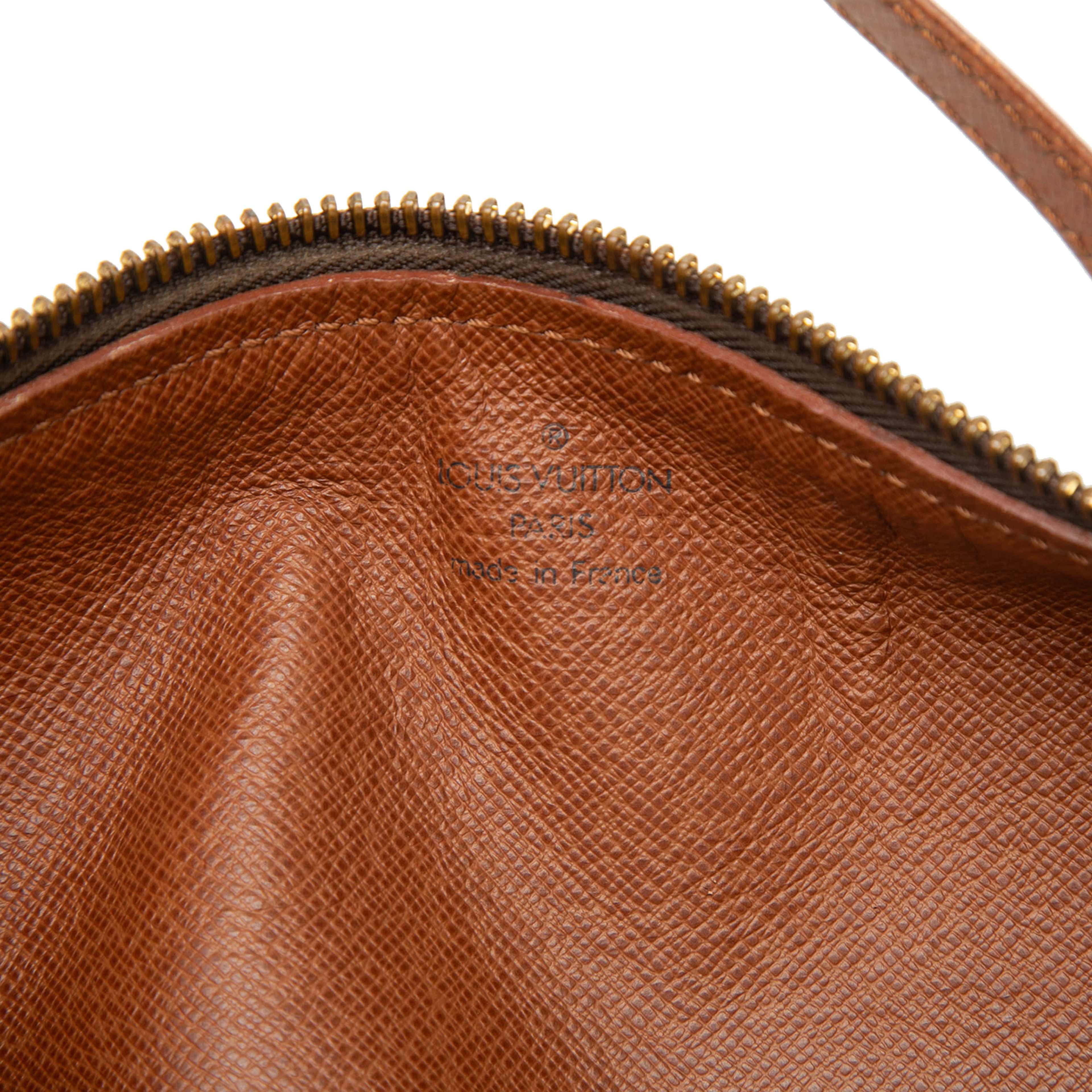 Louis Vuitton Monogram Papillon 26, från Luxclusif, i färgen brown. Klicka för att öppna bilden i stort format