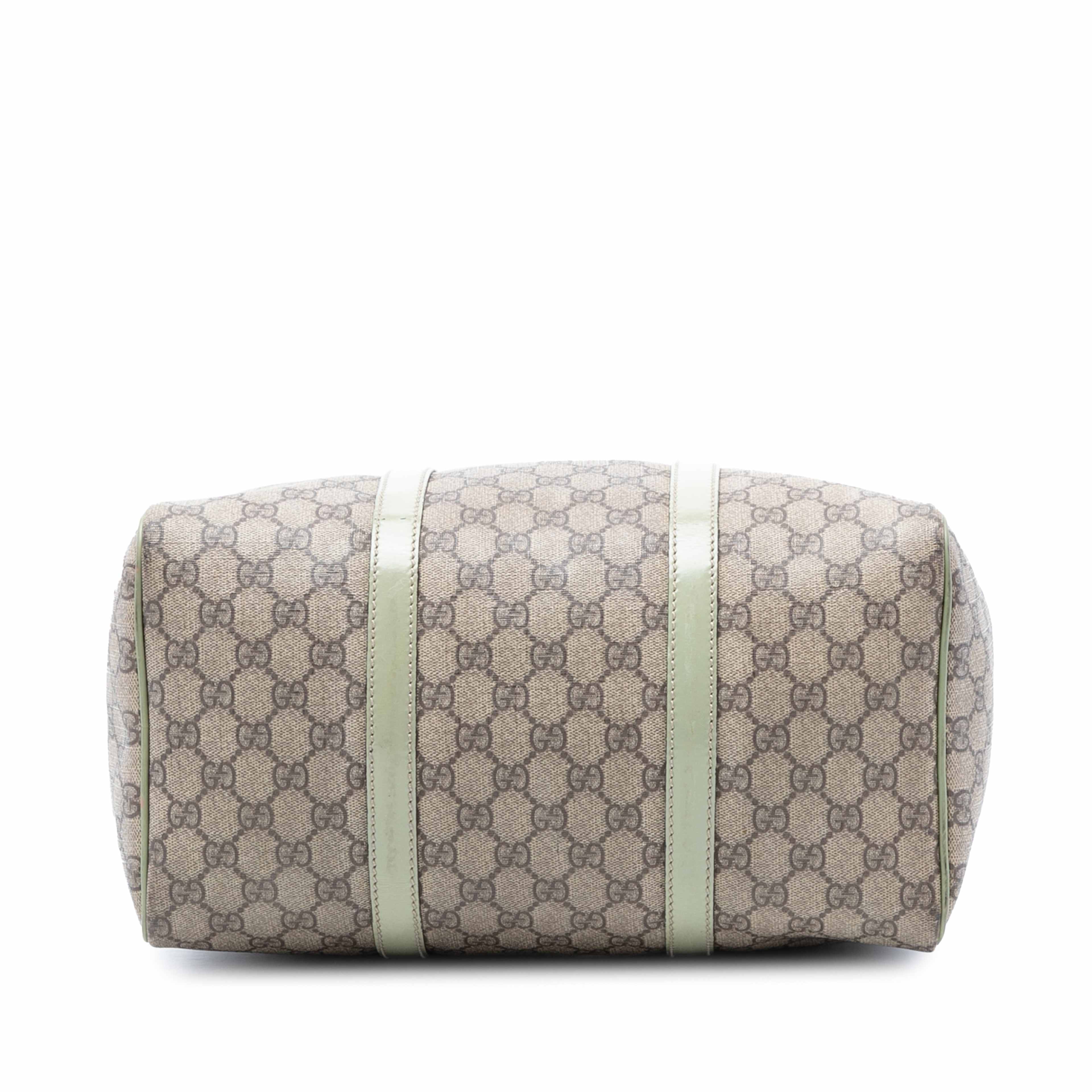 Gucci Medium Gg Supreme Joy Boston Bag, från Luxclusif, i färgen beige. Klicka för att öppna bilden i stort format