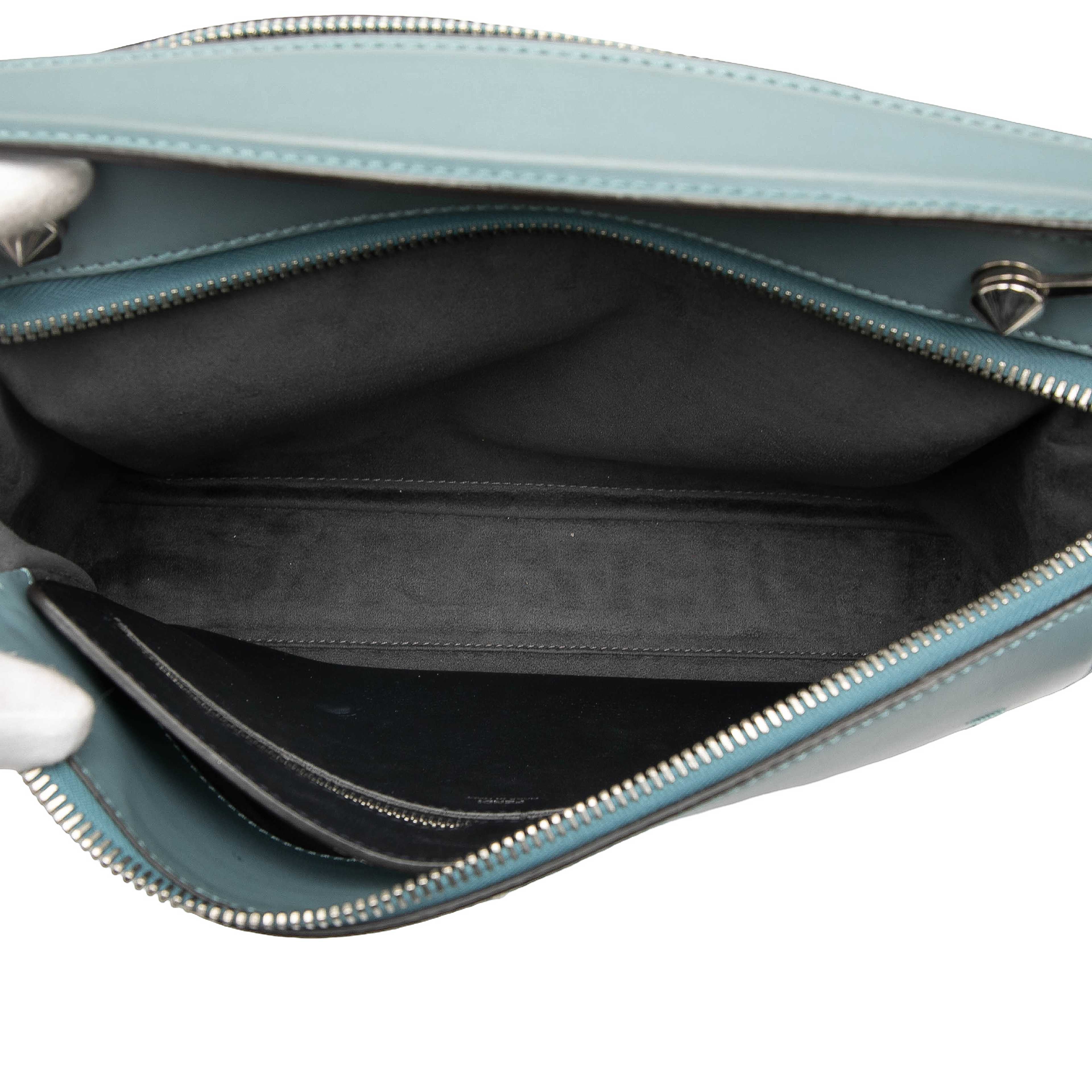 Fendi Medium Leather Dotcom Satchel, från Luxclusif, i färgen light blue. Klicka för att öppna bilden i stort format