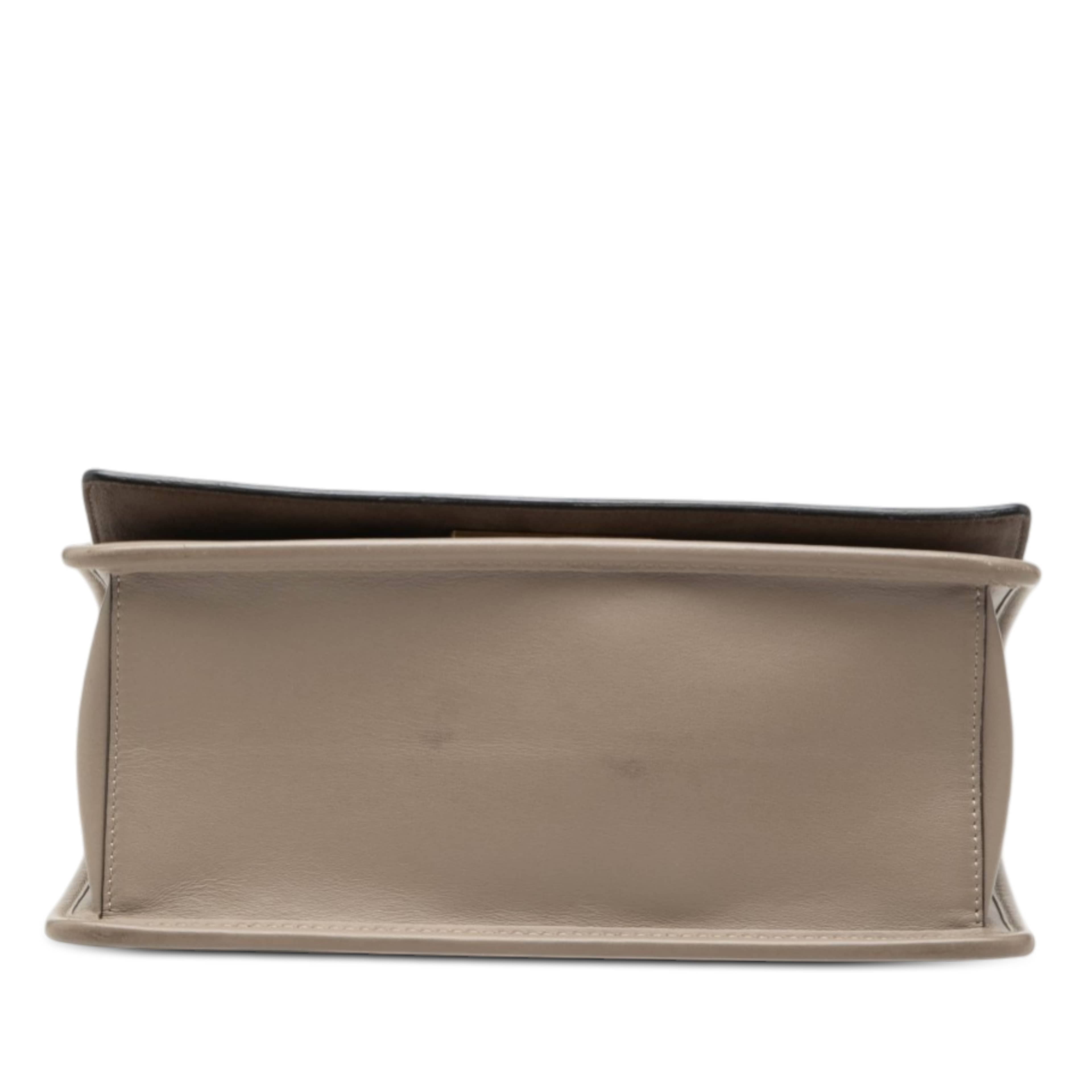 Fendi Smooth Leather Kan I F Satchel, från Luxclusif, i färgen beige. Klicka för att öppna bilden i stort format