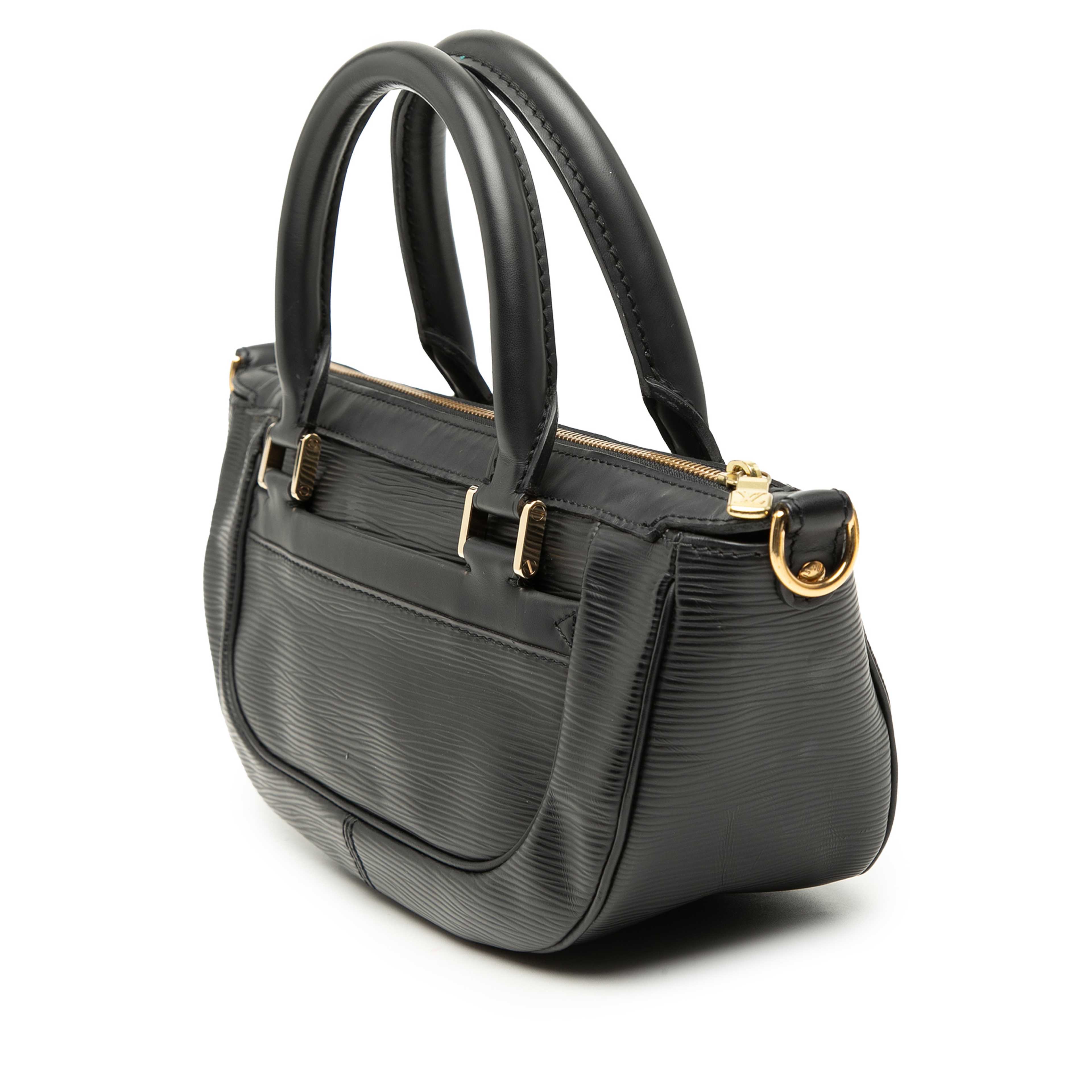 Louis Vuitton Epi Dhanura Pm, från Luxclusif, i färgen black. Klicka för att öppna bilden i stort format