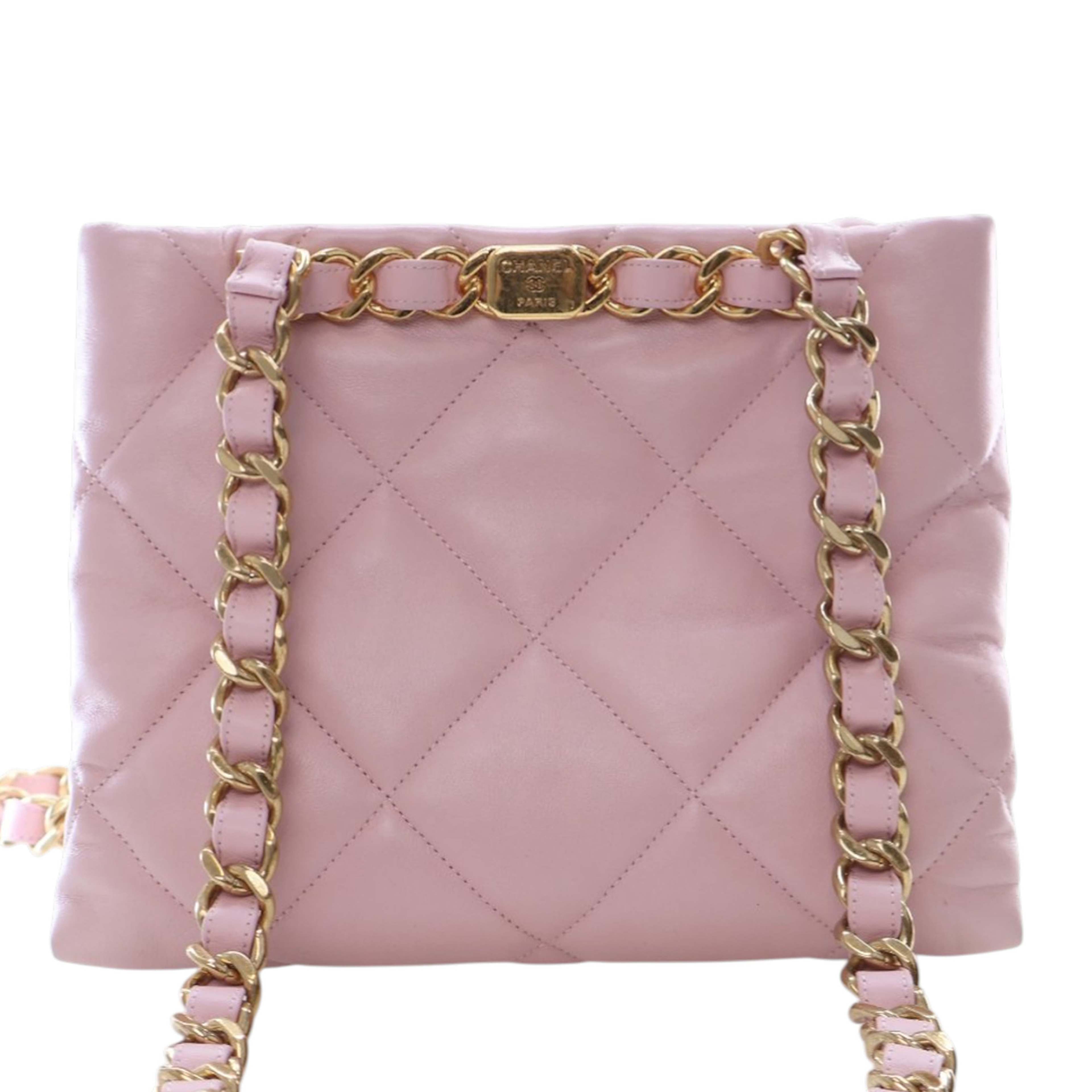 Chanel Medium Quilted Calfskin Funky Town Shopping Tote, från Luxclusif, i färgen pink. Klicka för att öppna bilden i stort format