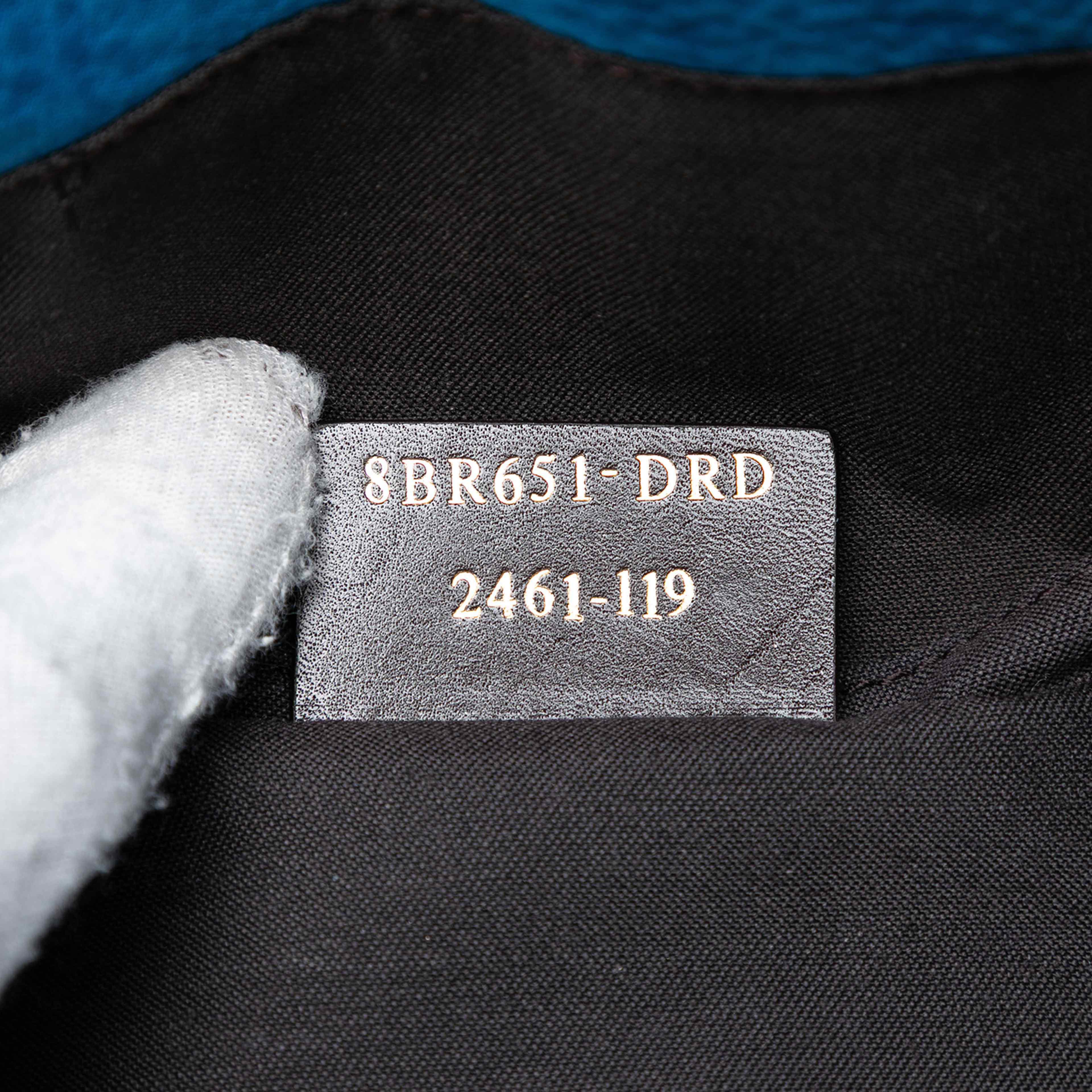 Fendi Nubuck Ff Chains Tote, från Luxclusif, i färgen blue. Klicka för att öppna bilden i stort format