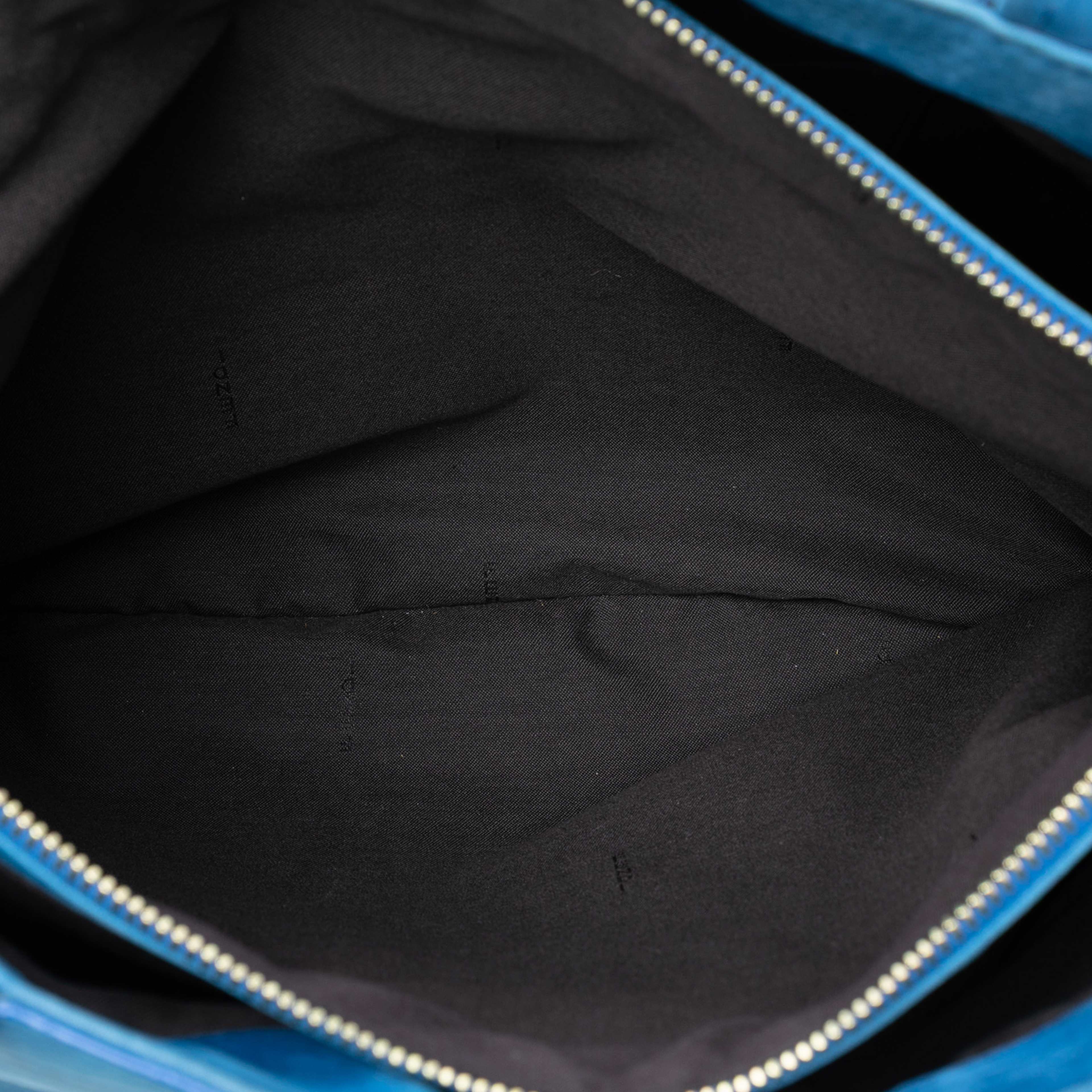 Fendi Nubuck Ff Chains Tote, från Luxclusif, i färgen blue. Klicka för att öppna bilden i stort format