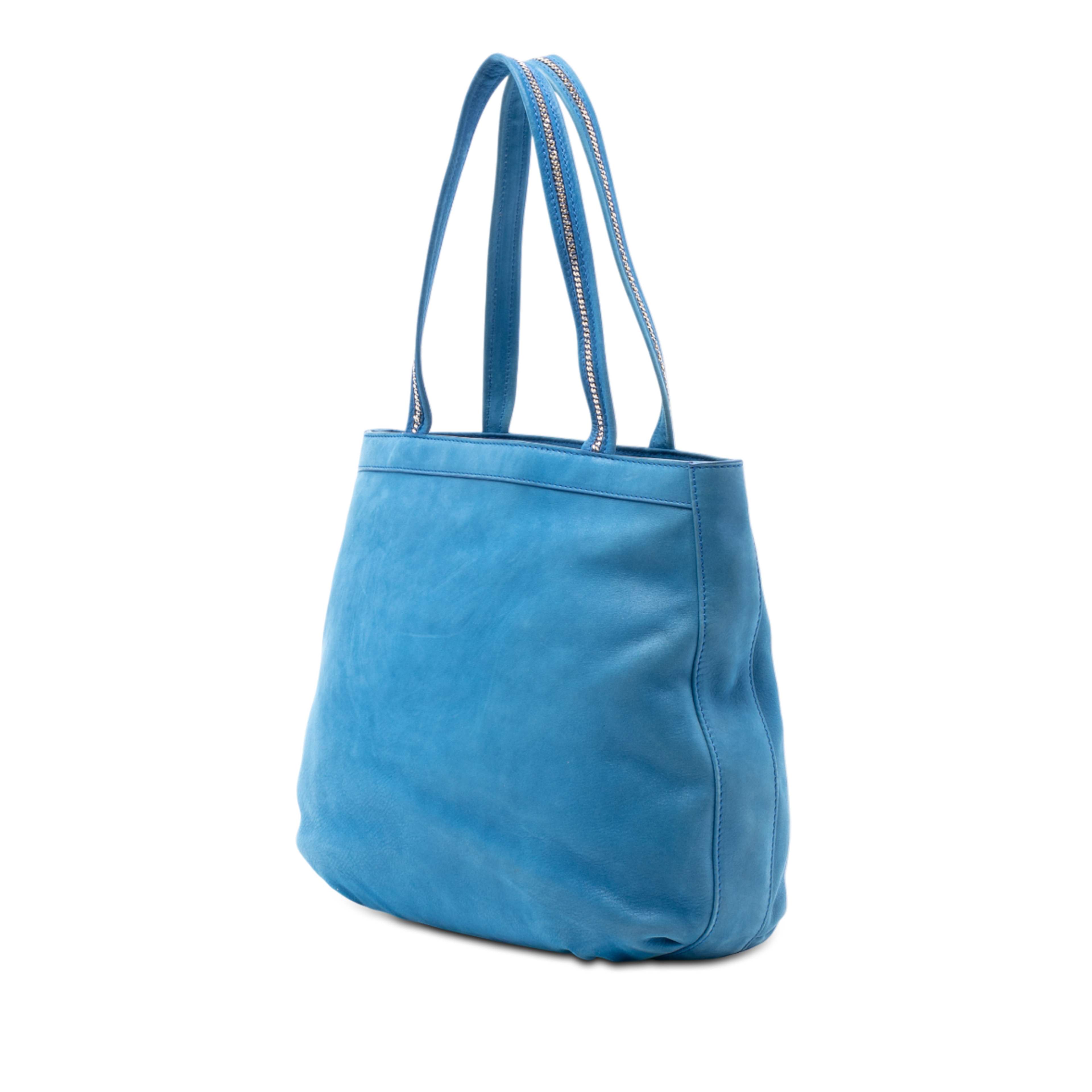 Fendi Nubuck Ff Chains Tote, från Luxclusif, i färgen blue. Klicka för att öppna bilden i stort format