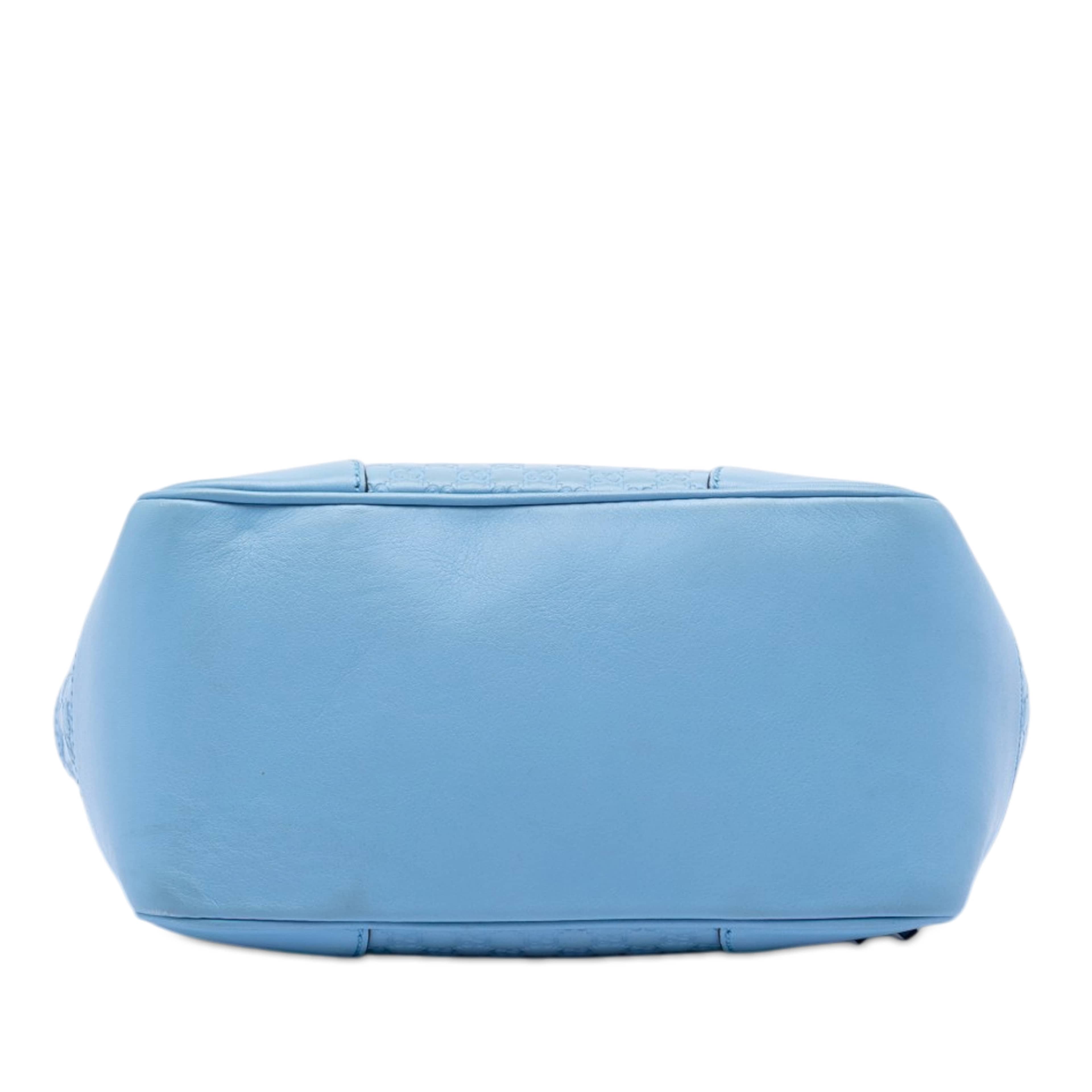 Gucci Small Microguccissima Bree Satchel, från Luxclusif, i färgen light blue. Klicka för att öppna bilden i stort format