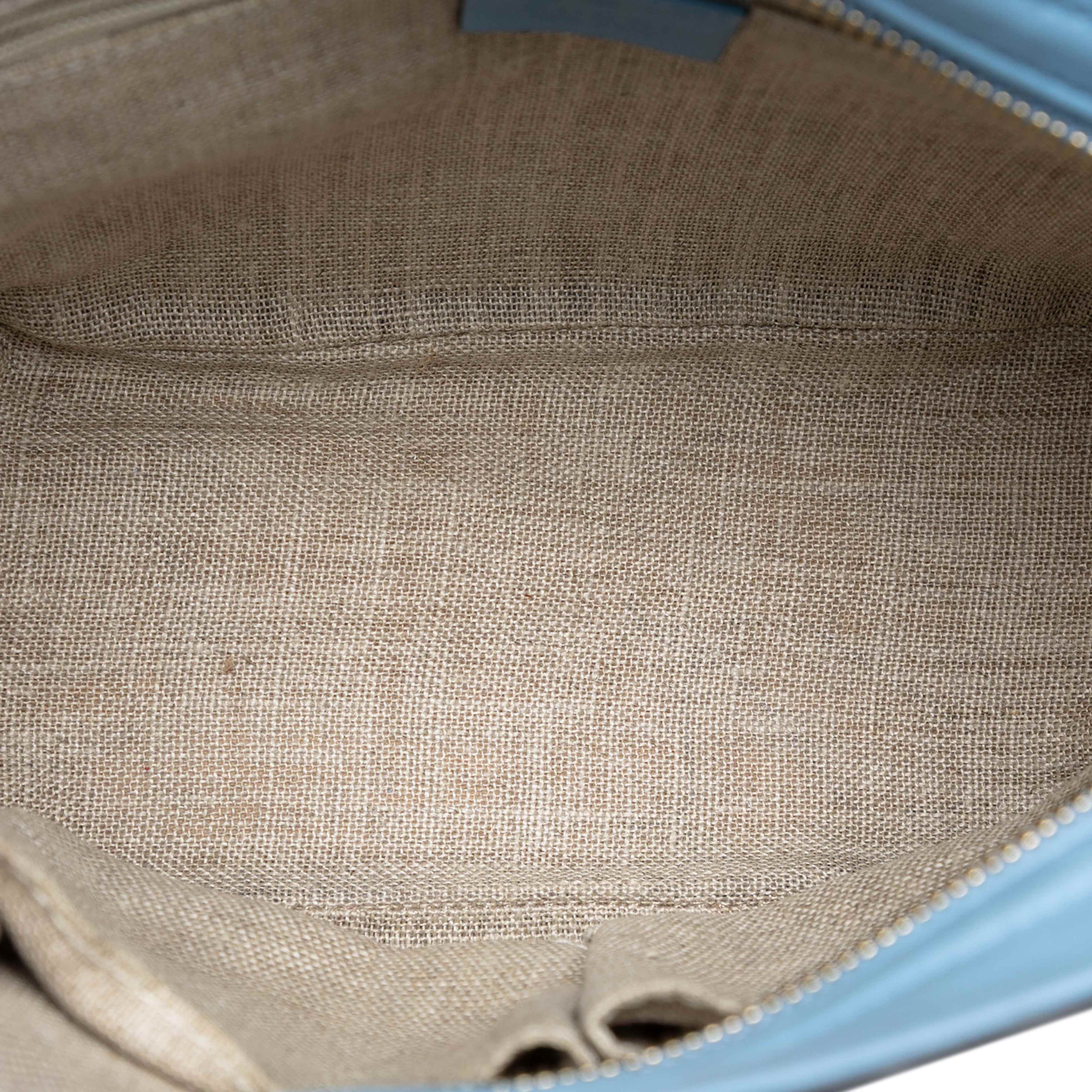 Gucci Small Microguccissima Bree Satchel, från Luxclusif, i färgen light blue. Klicka för att öppna bilden i stort format