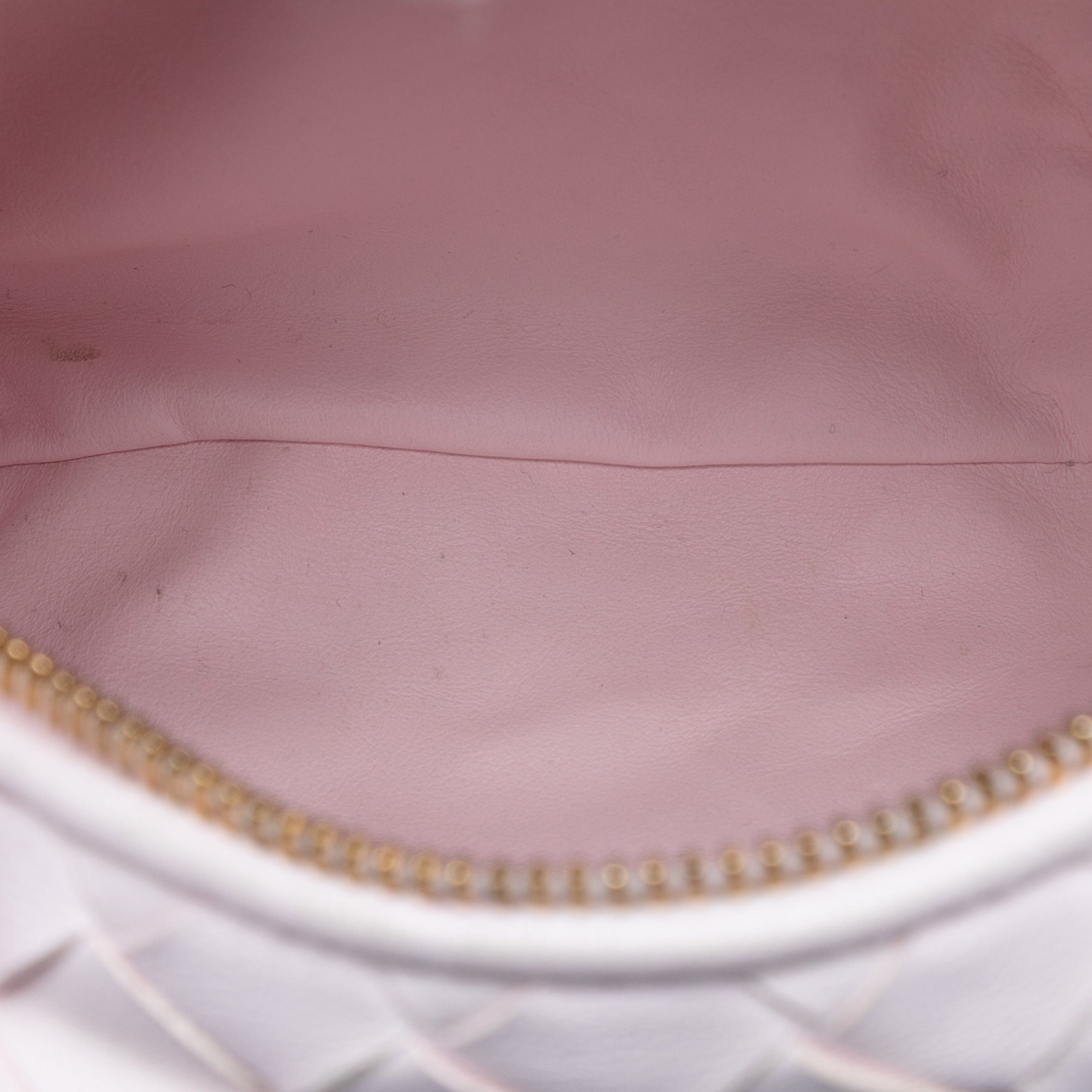 Bottega Veneta Mini Nappa Intrecciato Jodie, från Luxclusif, i färgen light pink. Klicka för att öppna bilden i stort format