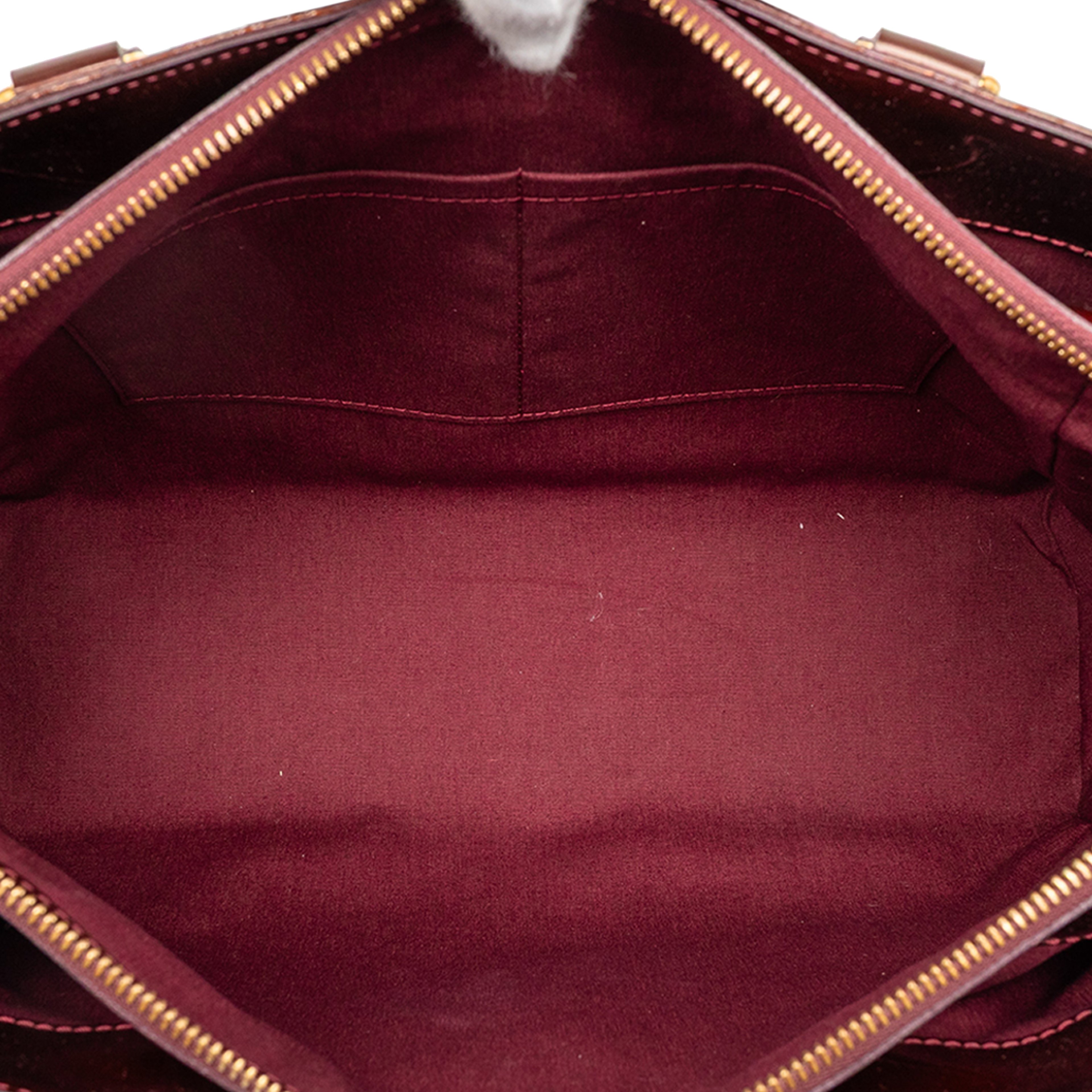 Louis Vuitton Monogram Vernis Melrose Avenue, från Luxclusif, i färgen burgundy. Klicka för att öppna bilden i stort format