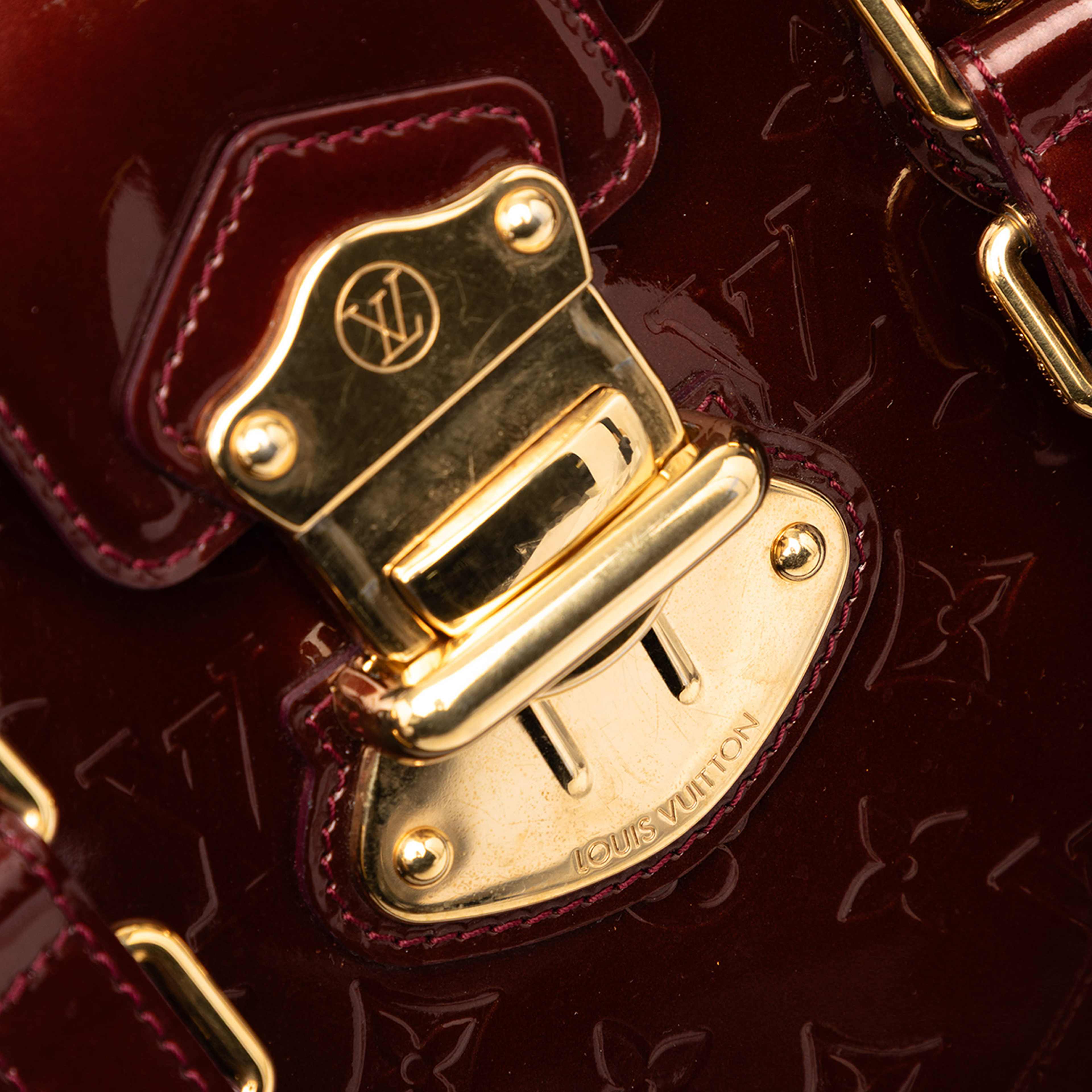 Louis Vuitton Monogram Vernis Melrose Avenue, från Luxclusif, i färgen röd. Klicka för att öppna bilden i stort format