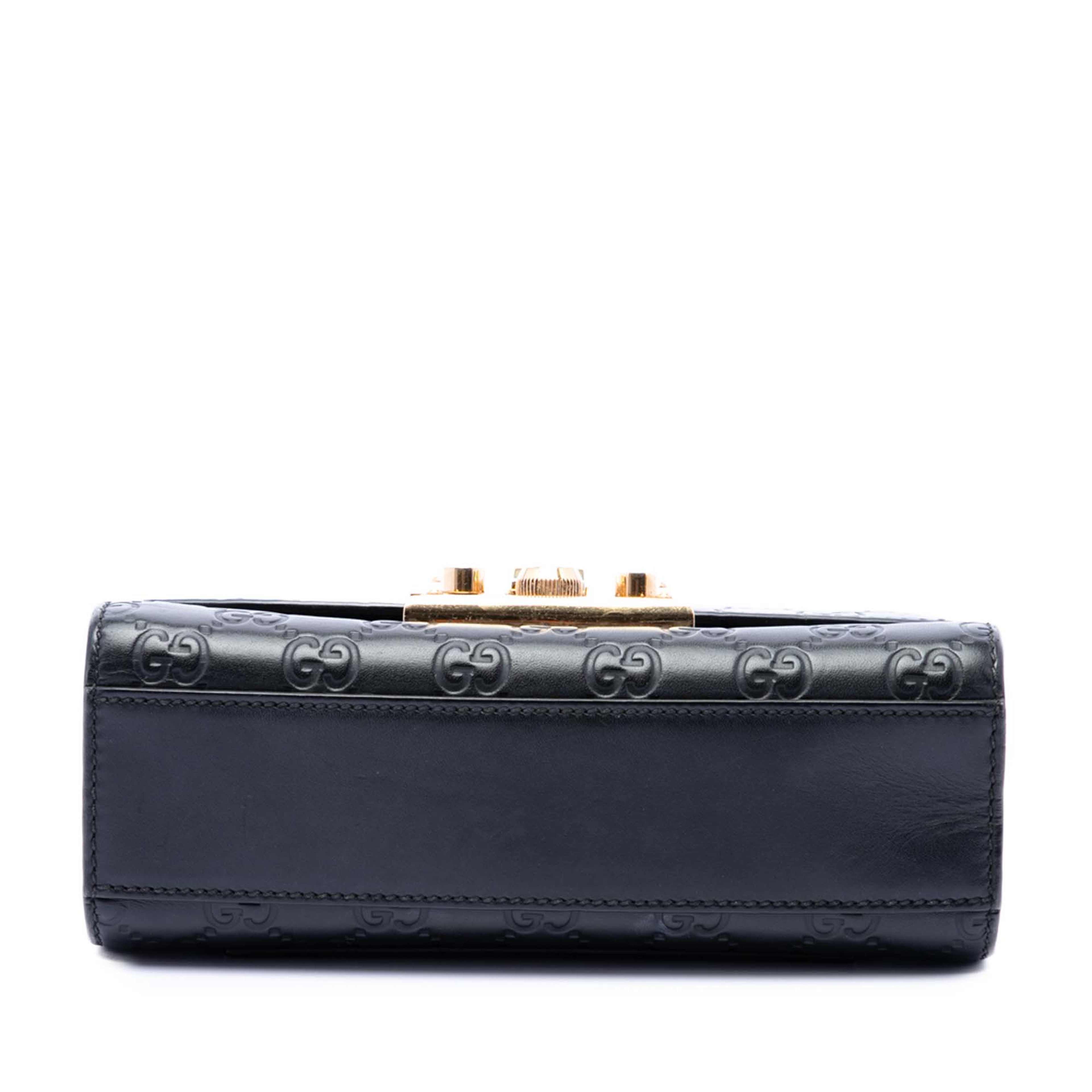 Gucci Small Guccissima Padlock Crossbody, från Luxclusif, i färgen black. Klicka för att öppna bilden i stort format