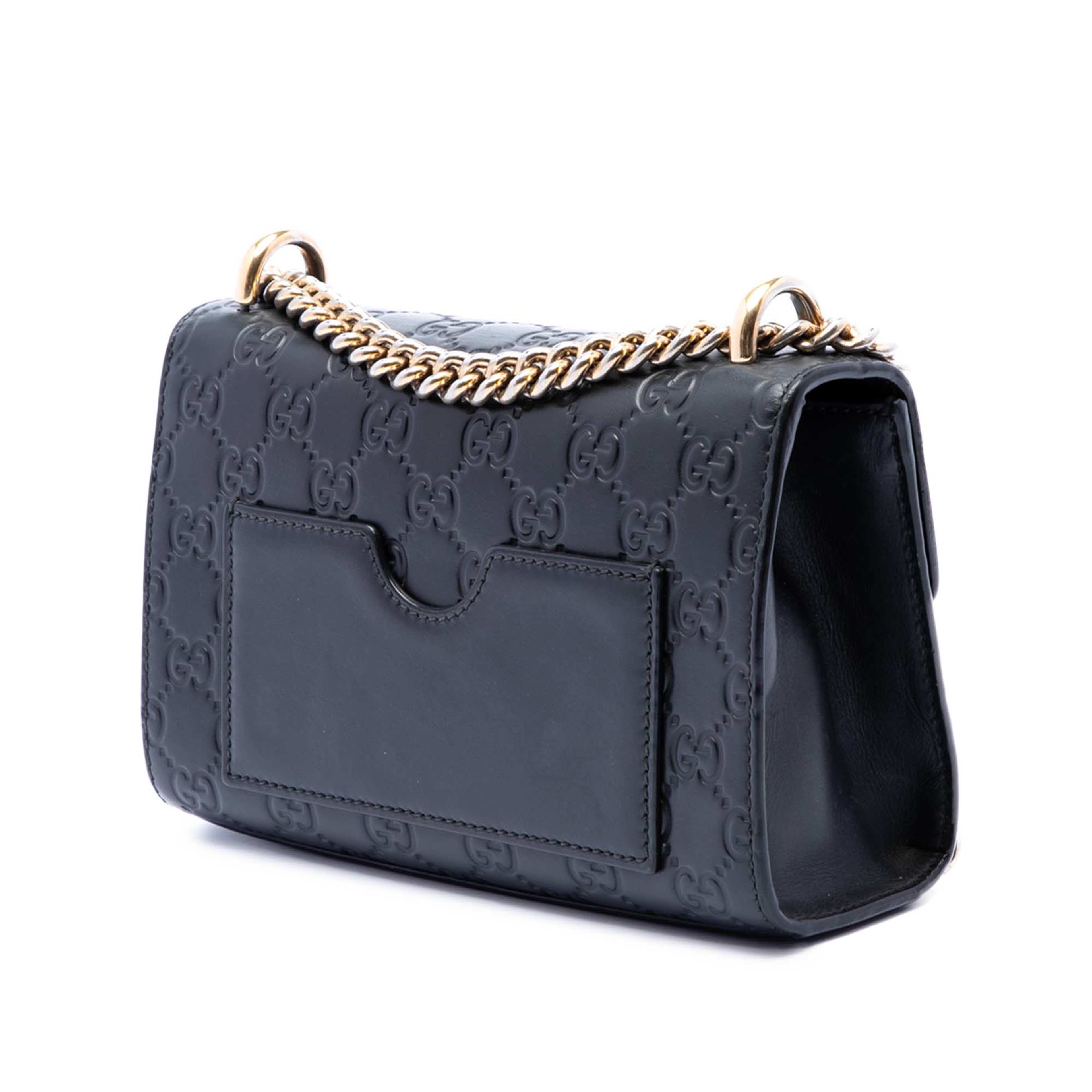 Gucci Small Guccissima Padlock Crossbody, från Luxclusif, i färgen black. Klicka för att öppna bilden i stort format