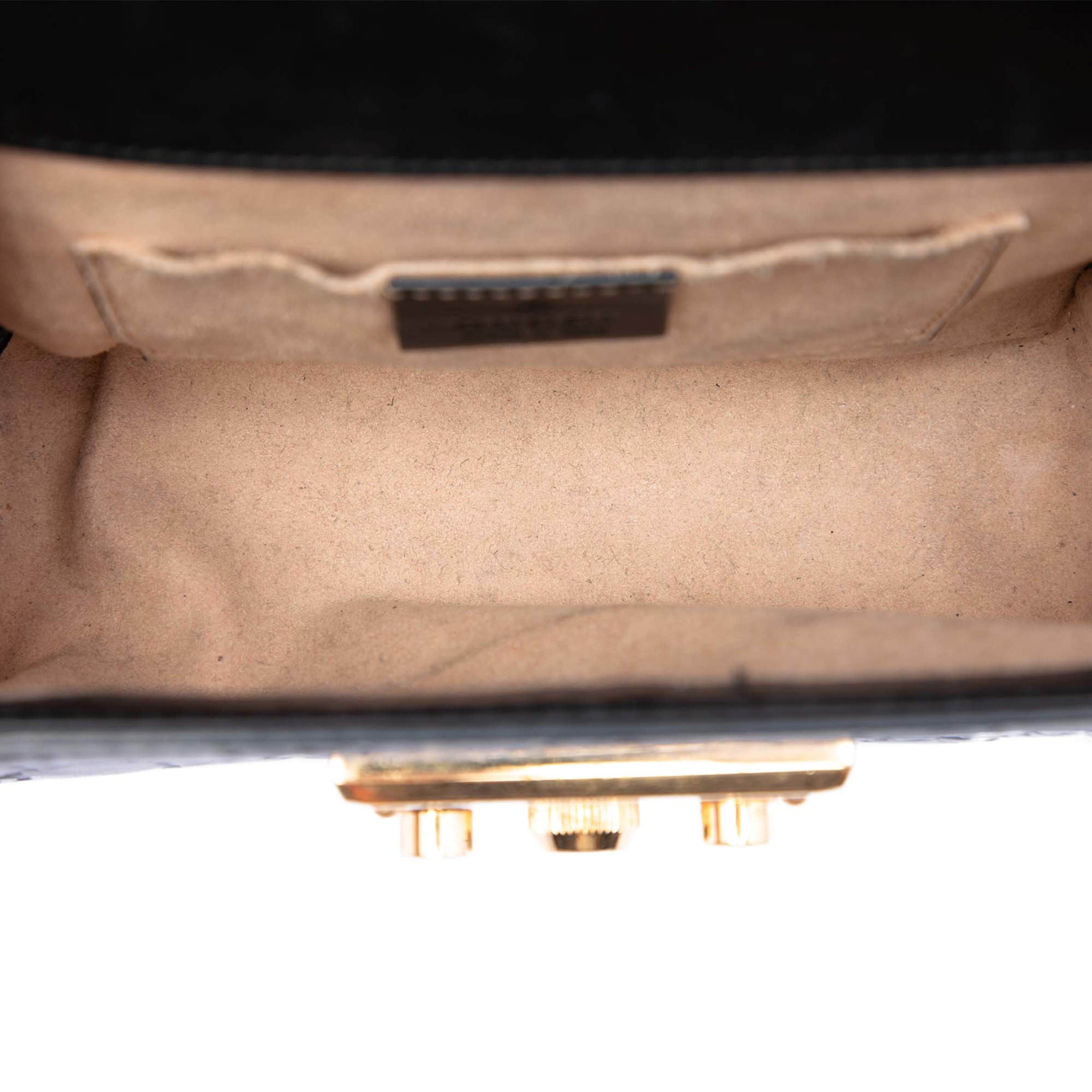 Gucci Small Guccissima Padlock Crossbody, från Luxclusif, i färgen black. Klicka för att öppna bilden i stort format