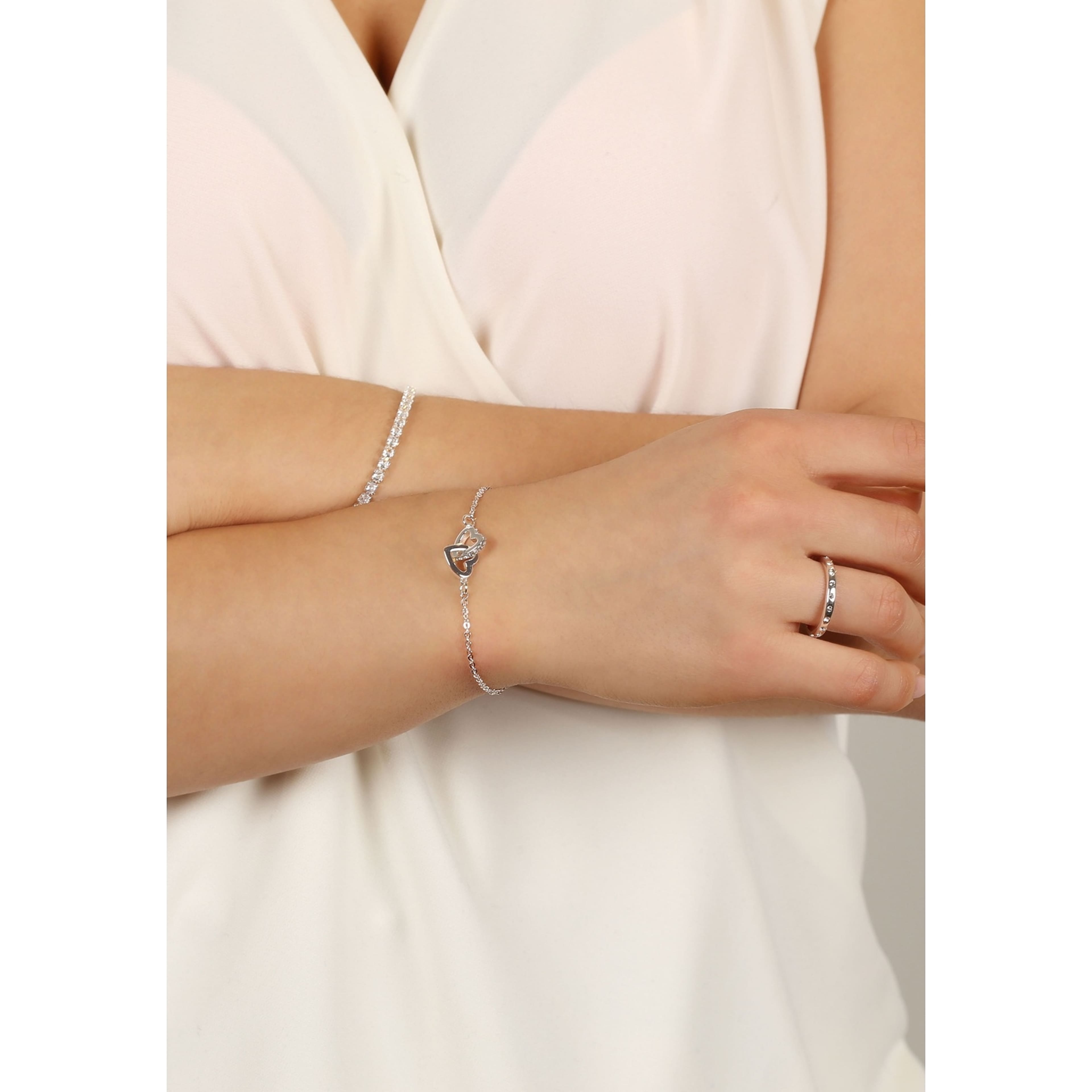 Connected Chain Brace Heart