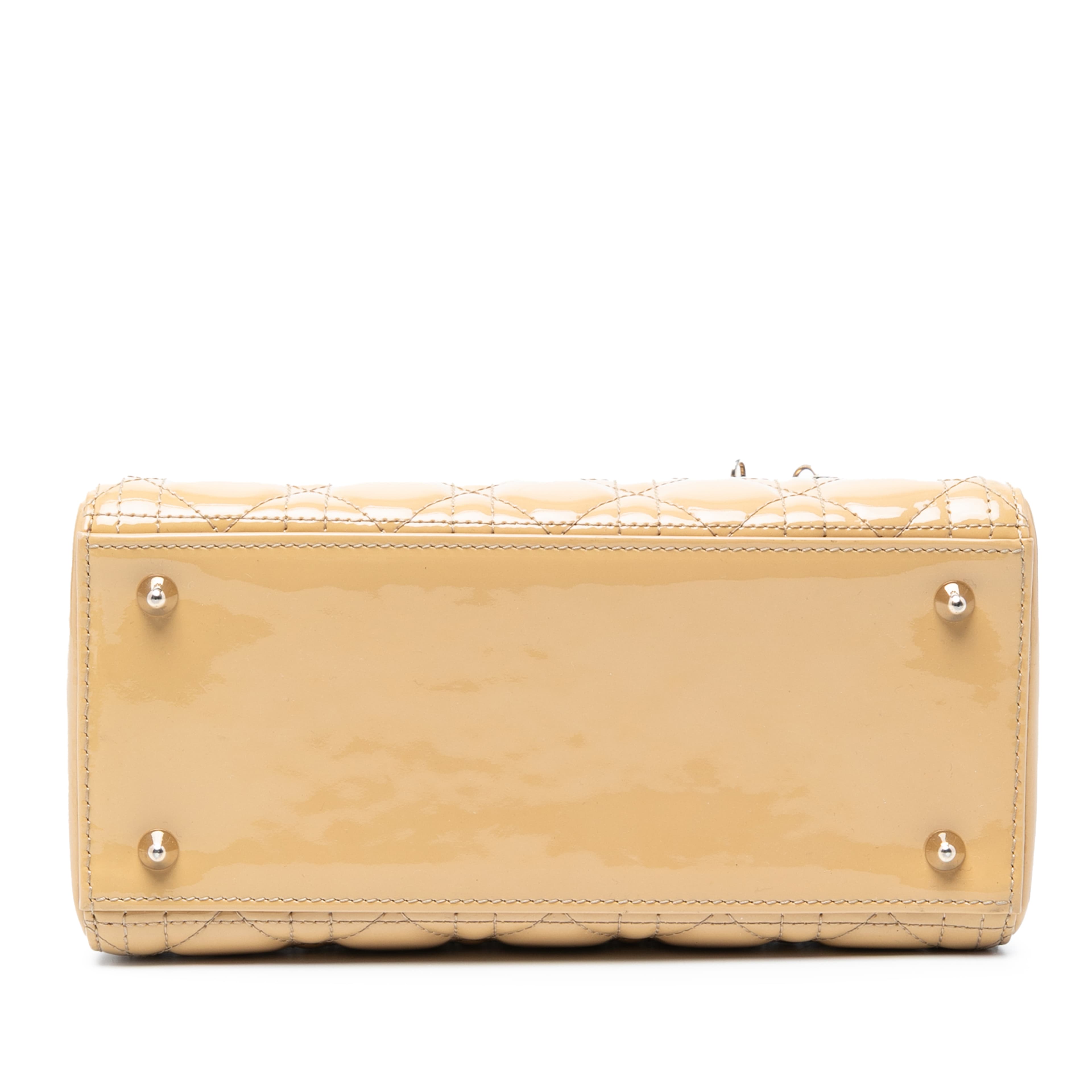 Dior Medium Patent Cannage Lady Dior, från Luxclusif, i färgen caramel. Klicka för att öppna bilden i stort format