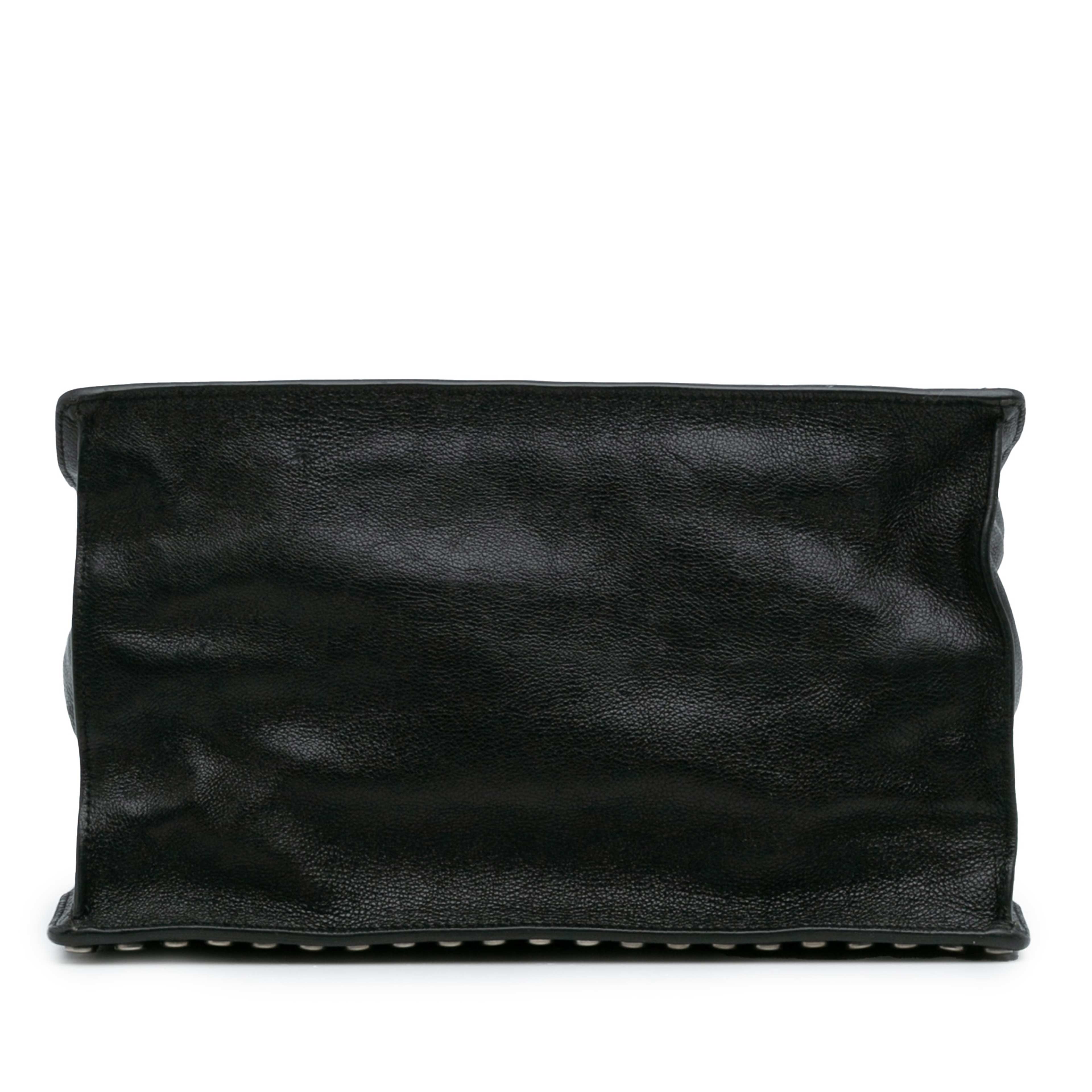 Prada Glace Calf Studded Etiquette Tote, från Luxclusif, i färgen black. Klicka för att öppna bilden i stort format