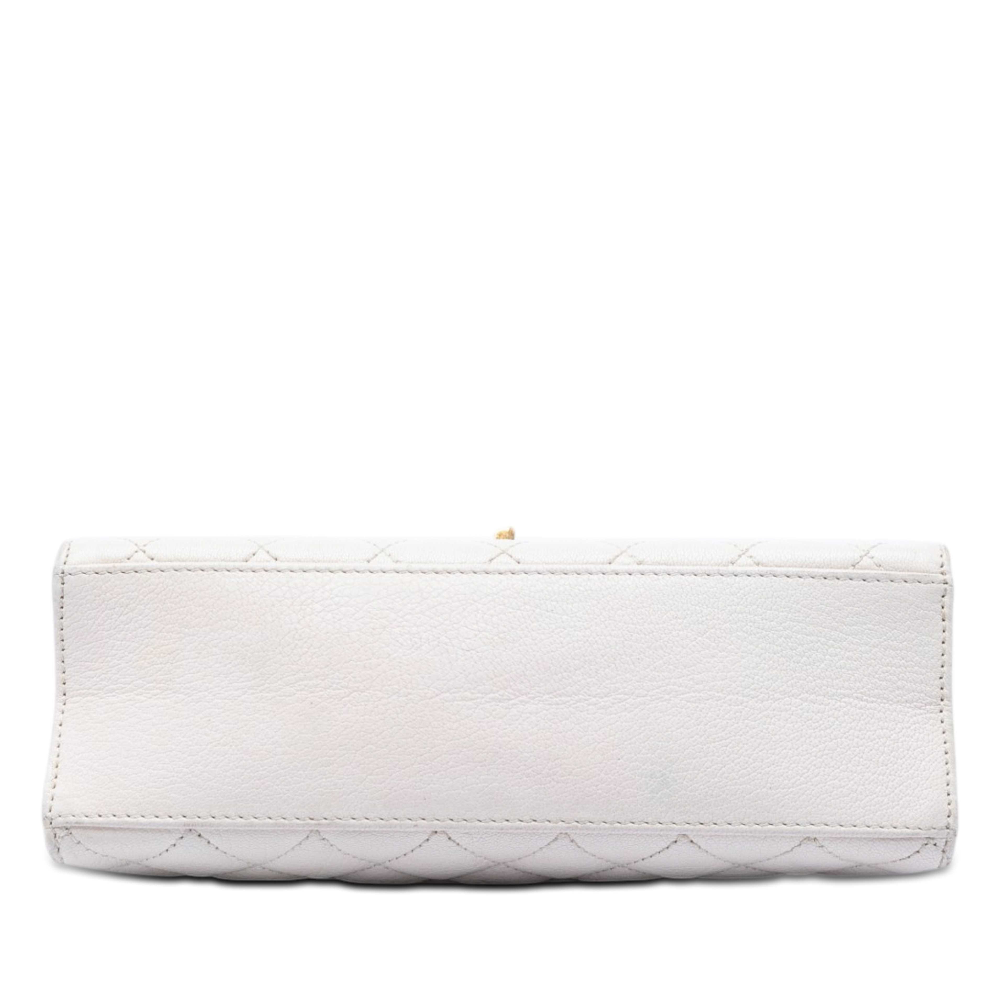 Chanel Medium Quilted Goatskin Reissue 2.55 Rita Flap, från Luxclusif, i färgen vit. Klicka för att öppna bilden i stort format
