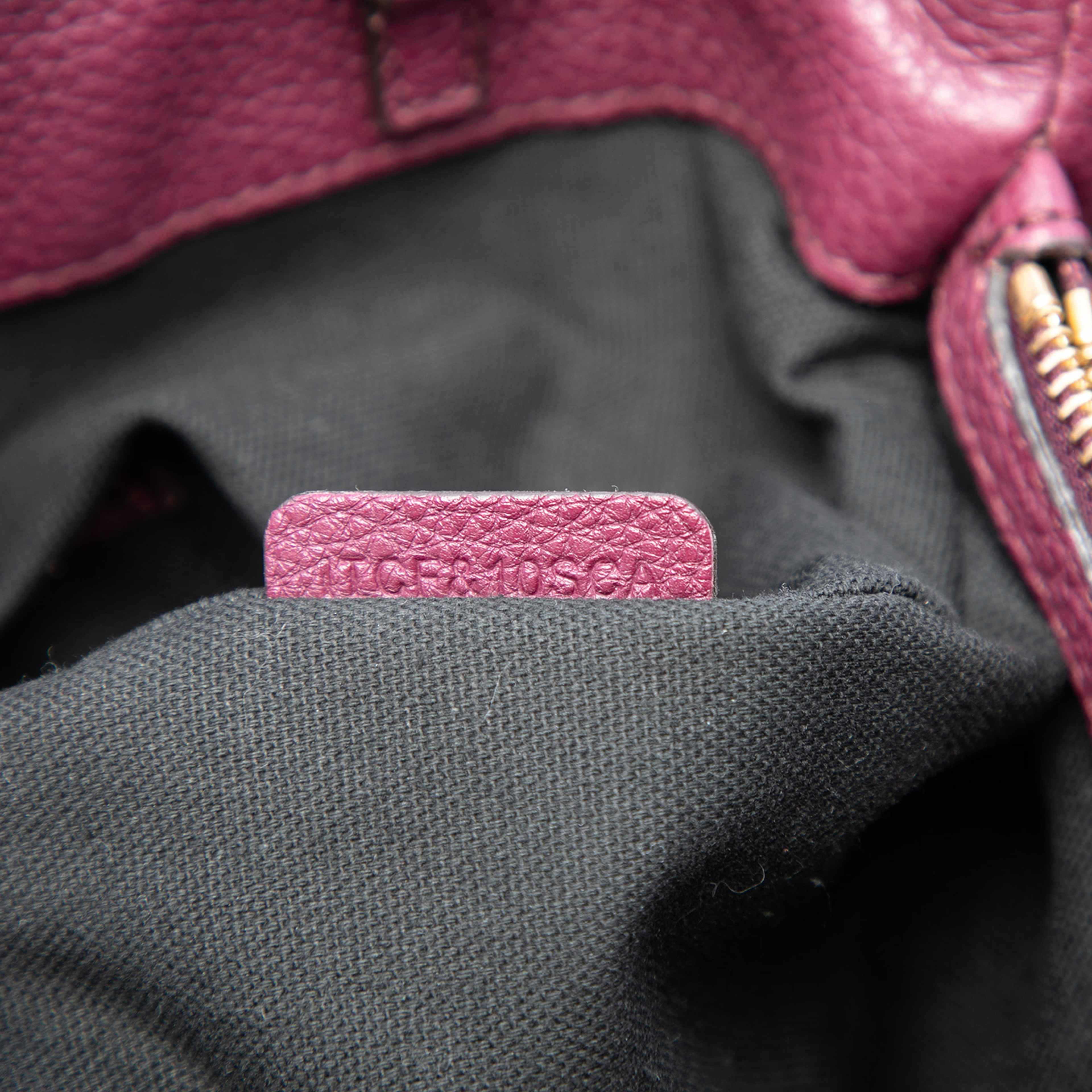 Burberry Medium Leather And House Check Banner Satchel, från Luxclusif, i färgen magenta. Klicka för att öppna bilden i stort format