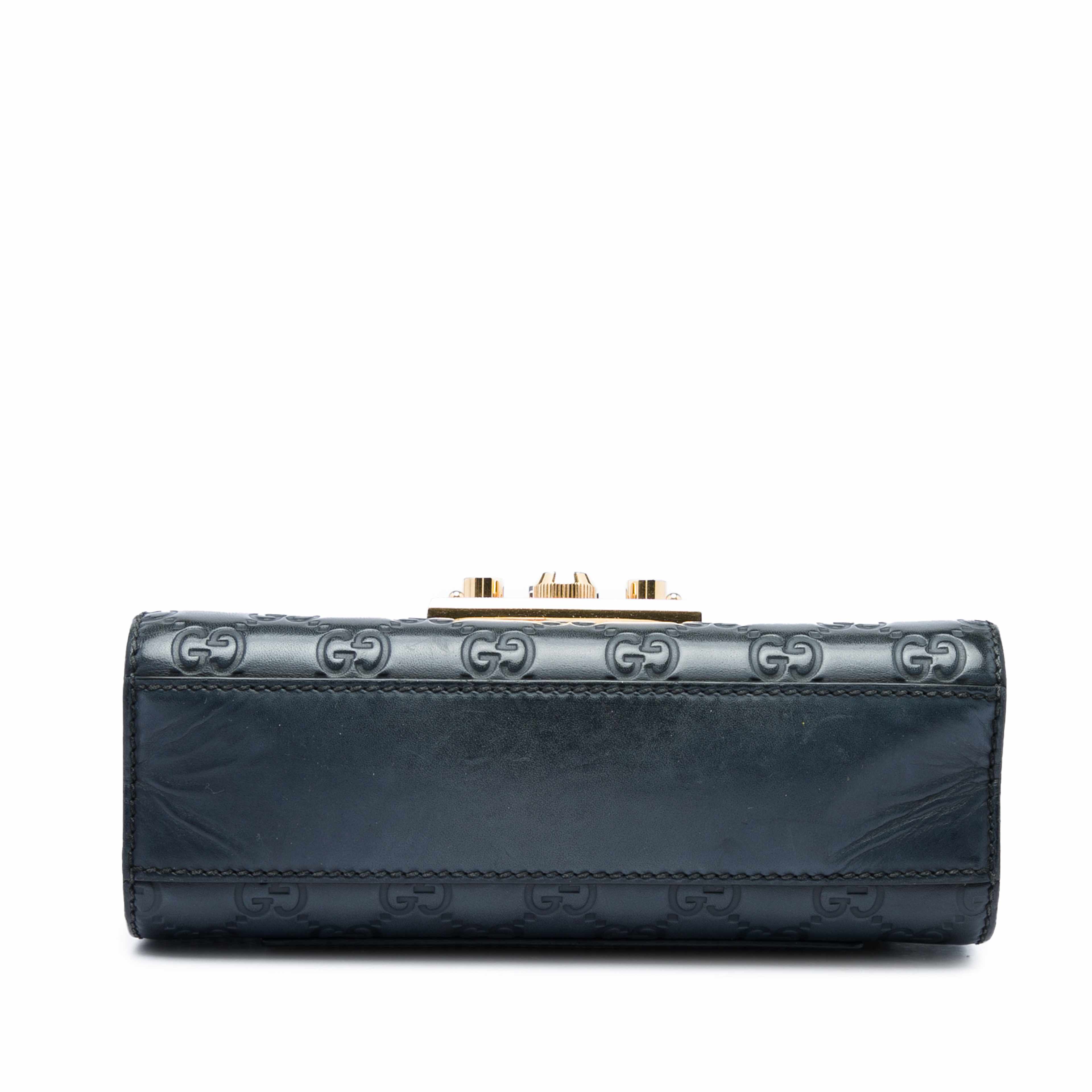 Gucci Small Guccissima Padlock Crossbody, från Luxclusif, i färgen svart. Klicka för att öppna bilden i stort format